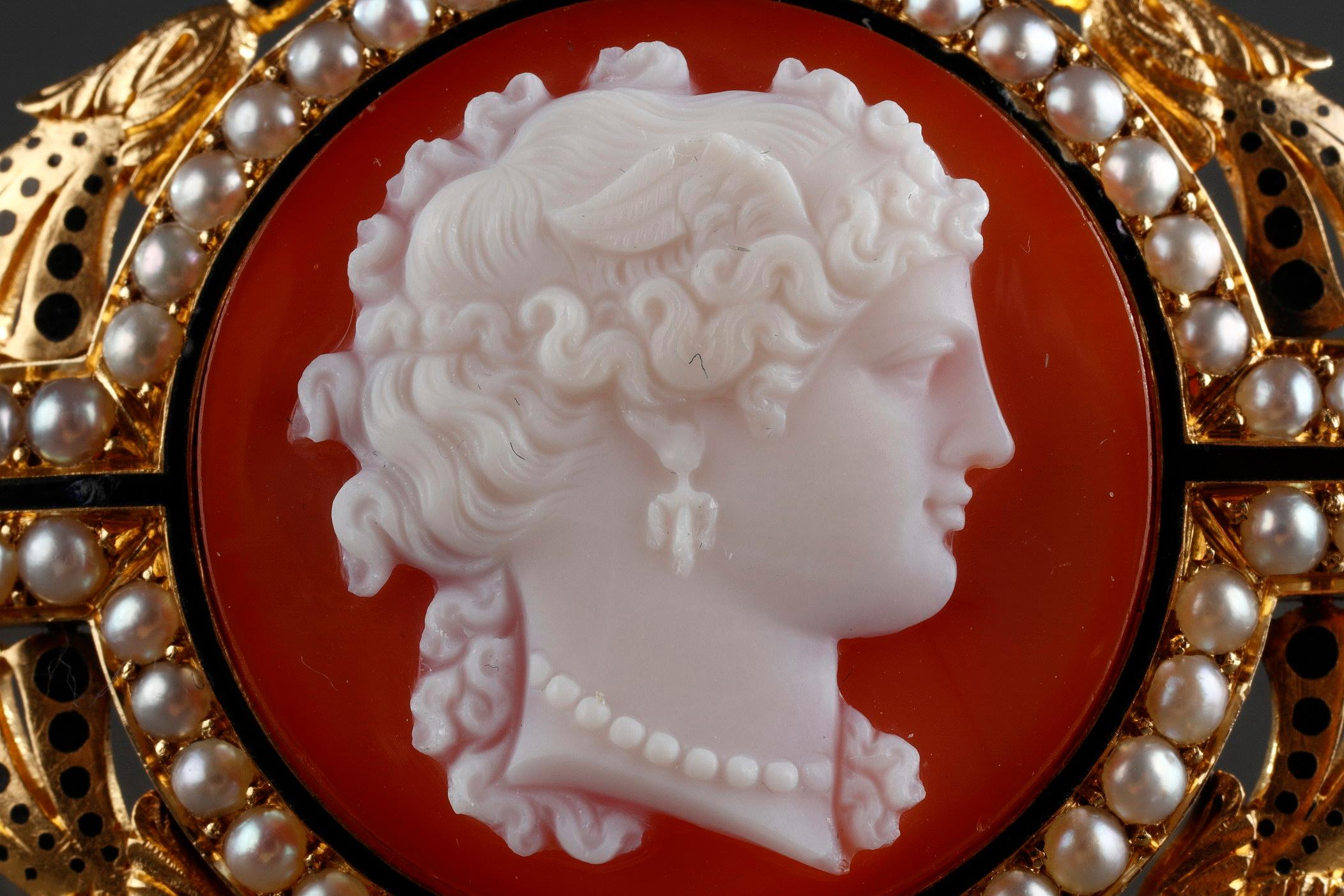 how to wear a cameo brooch