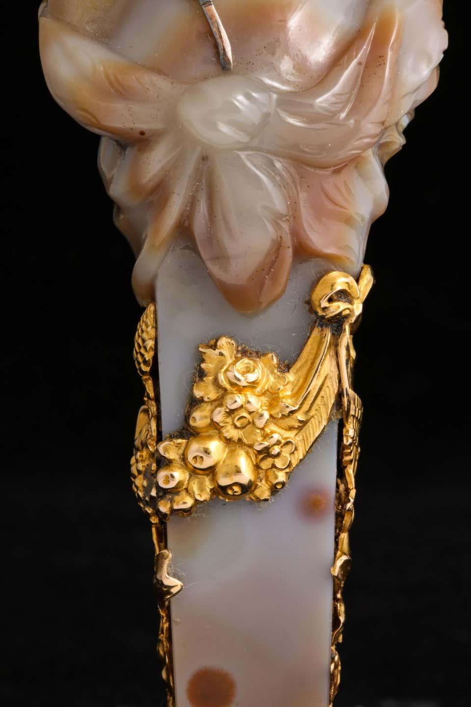 19th Century Gold, Enamel and Carved Agate Needle Case In Excellent Condition In New York, NY