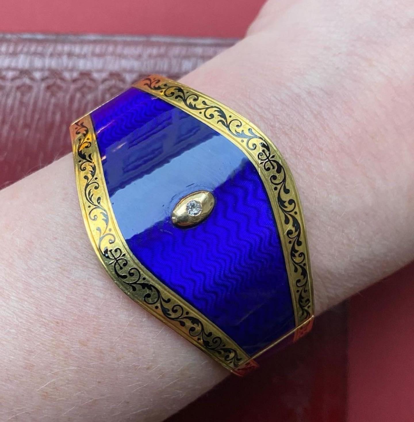 19th Century Gold Enamel and Diamond Bangle In Good Condition For Sale In Amsterdam, NL