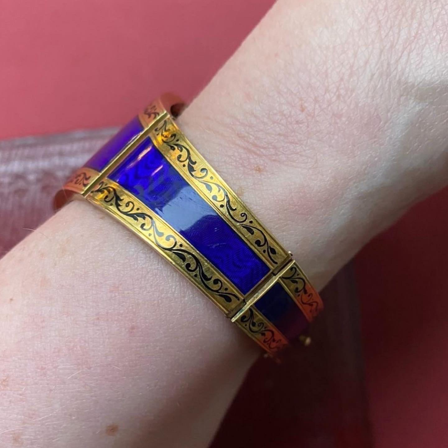 19th Century Gold Enamel and Diamond Bangle For Sale 4