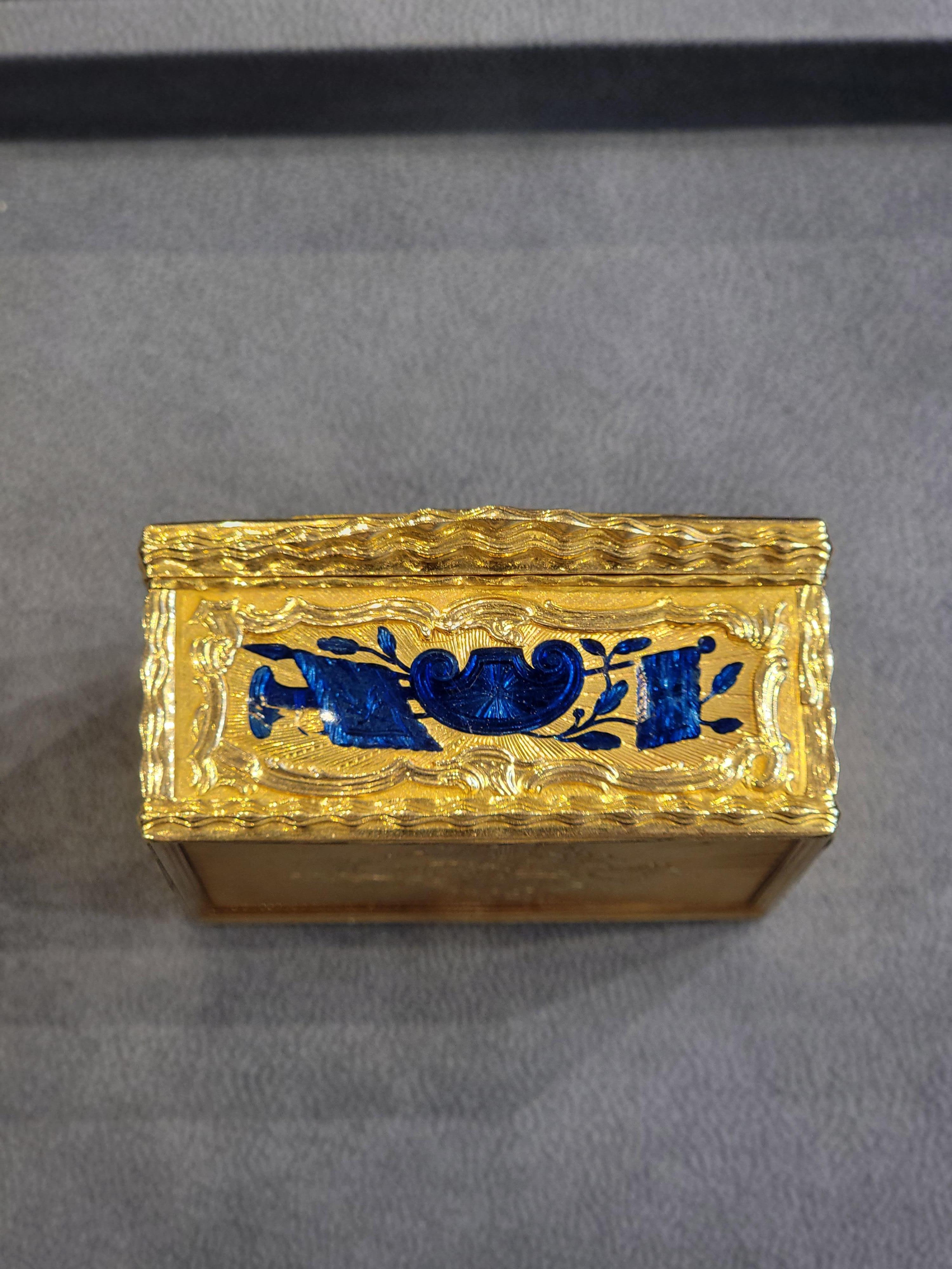 19th Century Gold & Enamel Snuff Box 2