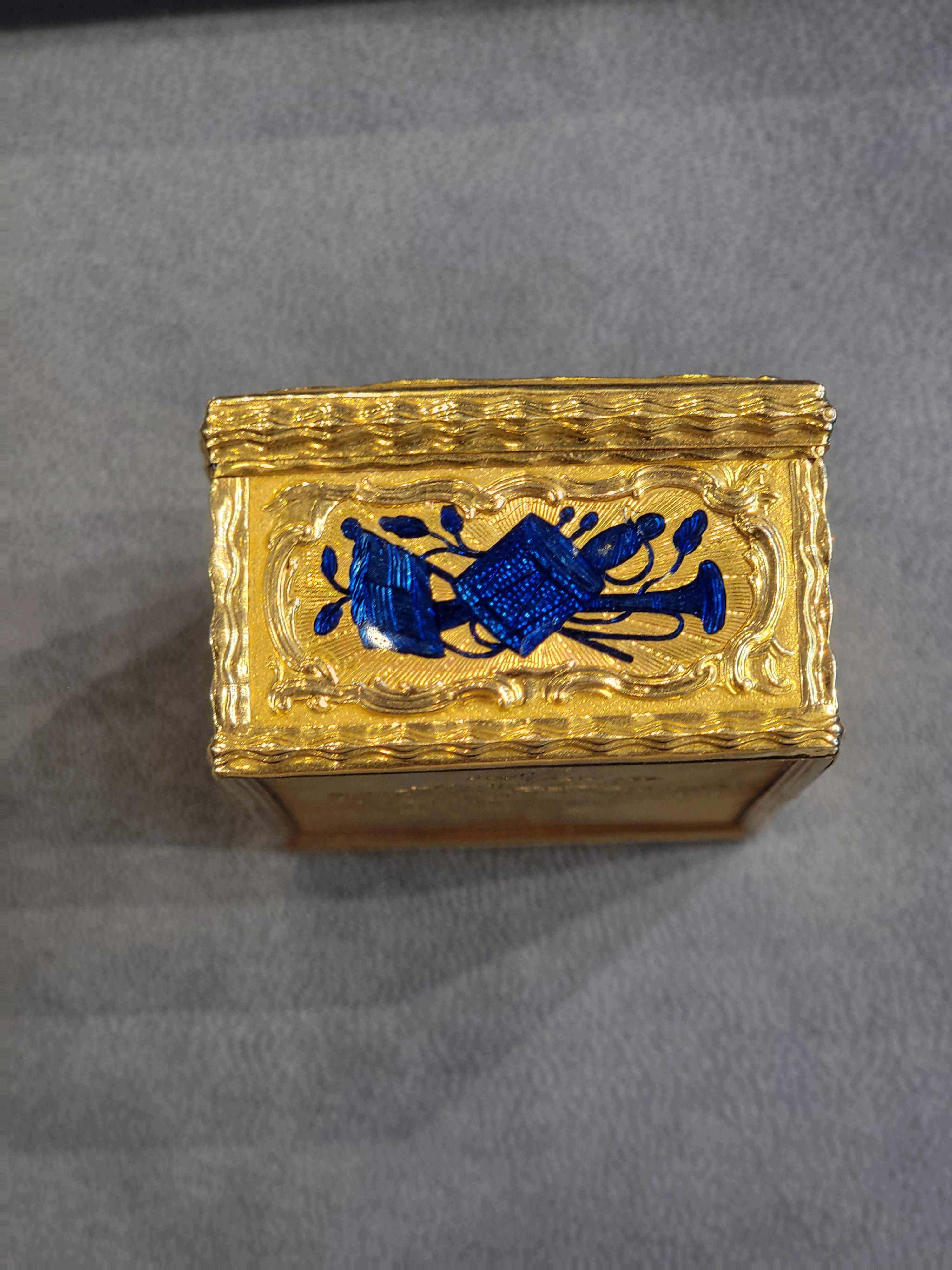 19th Century Gold & Enamel Snuff Box 3