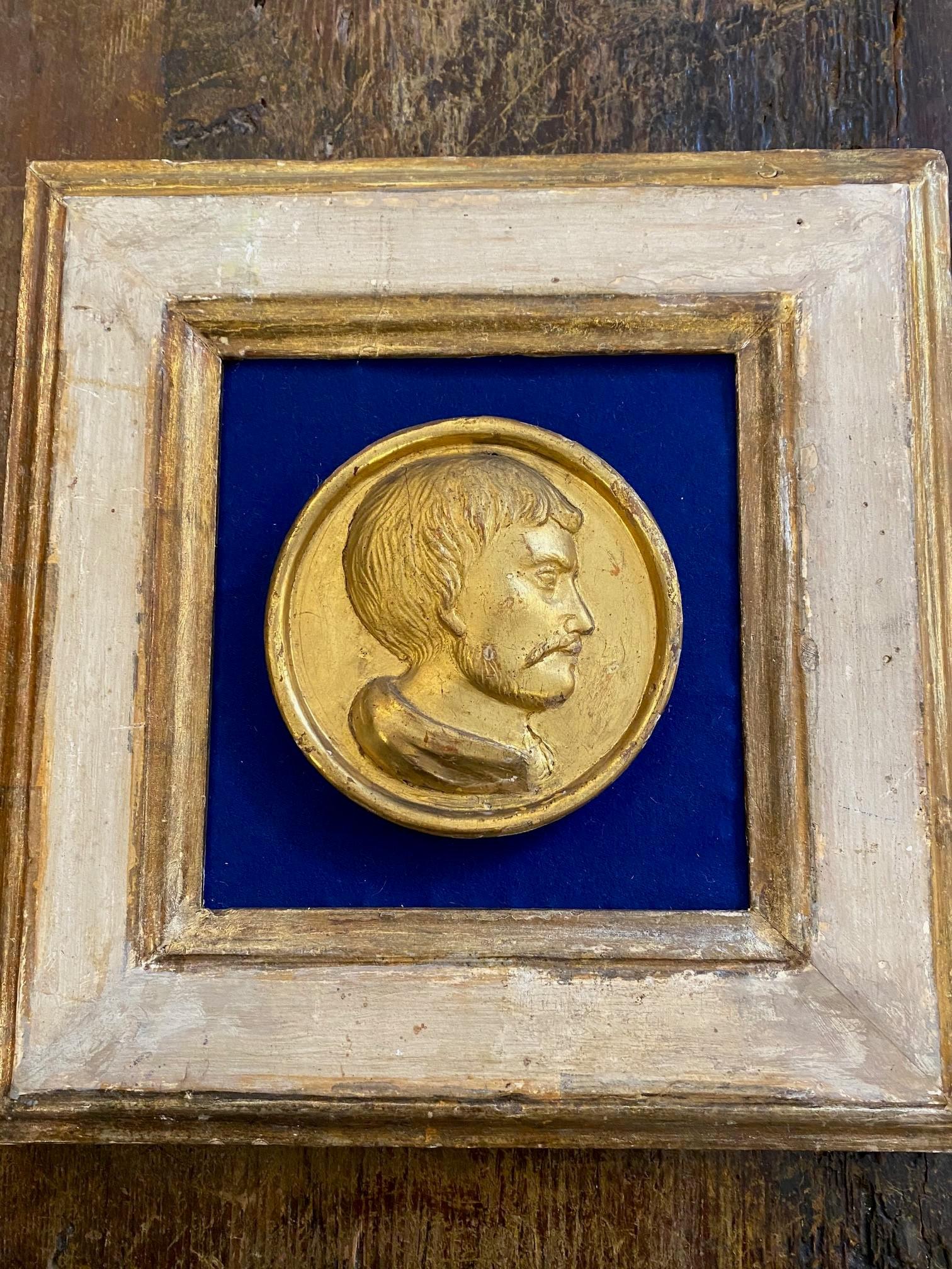 19th Century, Gold Background Picture with Male Profile Medallion. Particular and exclusive piece of furniture. Period '800 hand-crafted in Southern Italy.