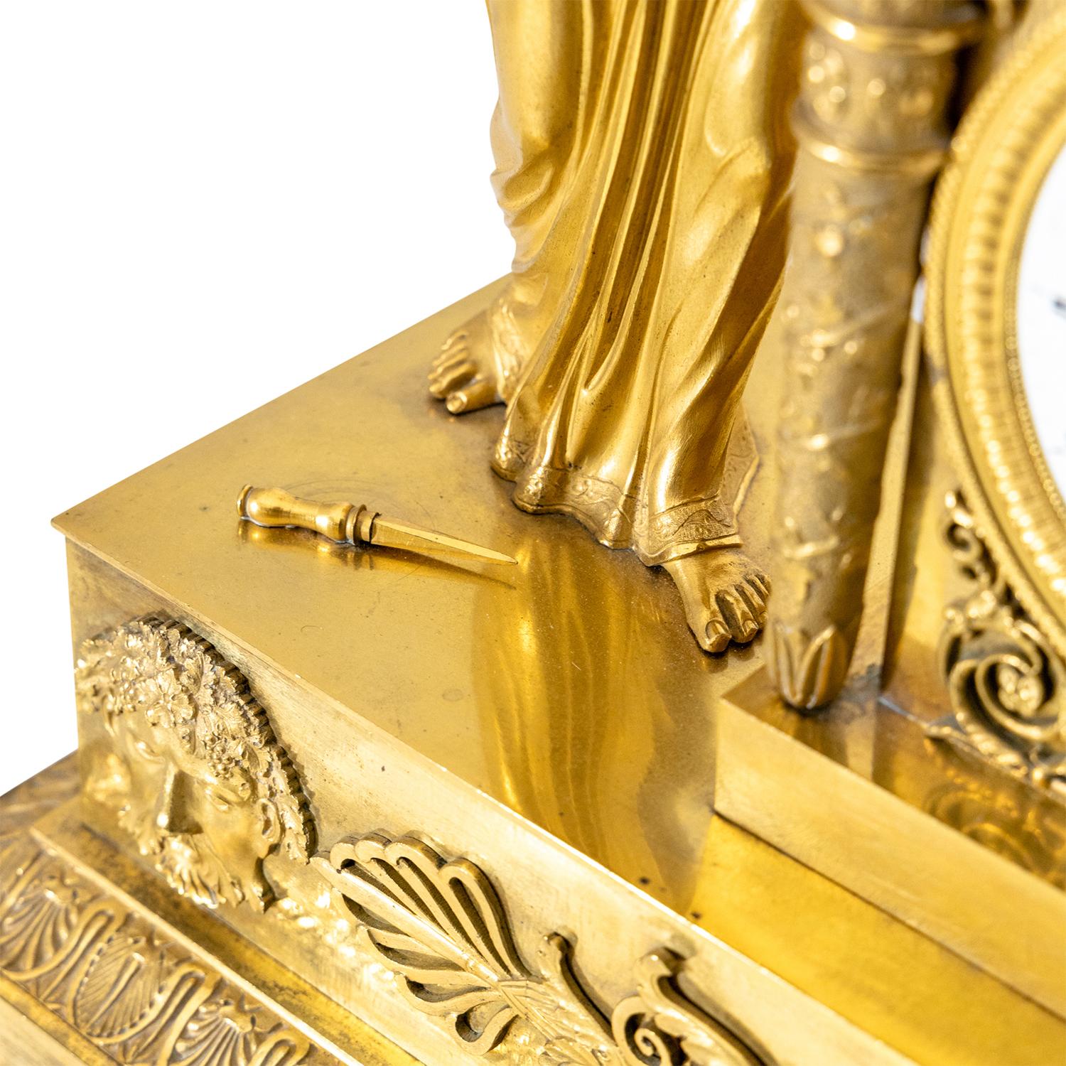 Métal Horloge de table en bronze doré Empire français du 19e siècle - Pendule ancienne en vente