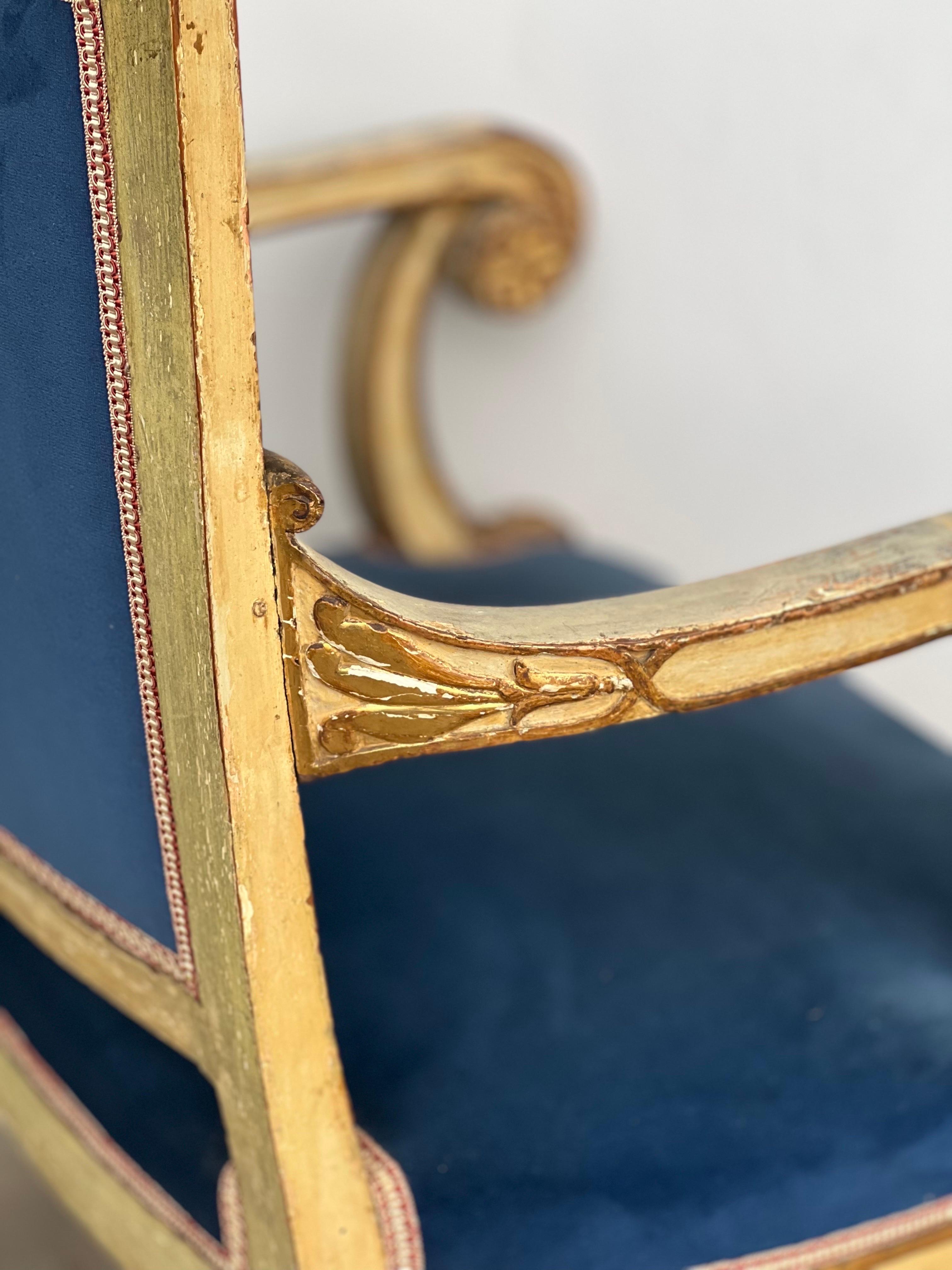 Gold vergoldeter und bemalter Empire-Sessel aus dem 19. Jahrhundert (Holz) im Angebot