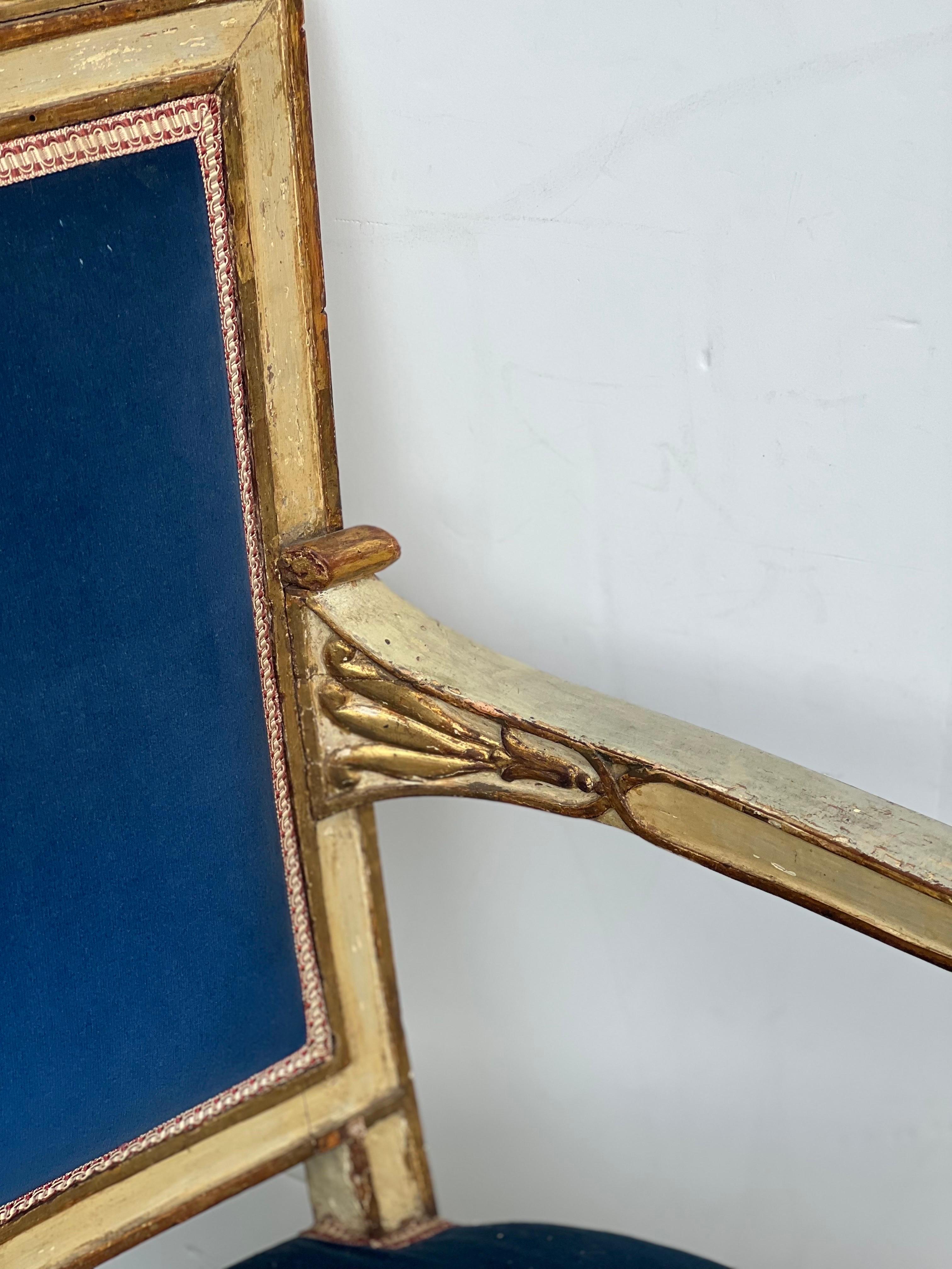Gold vergoldeter und bemalter Empire-Sessel aus dem 19. Jahrhundert im Angebot 3
