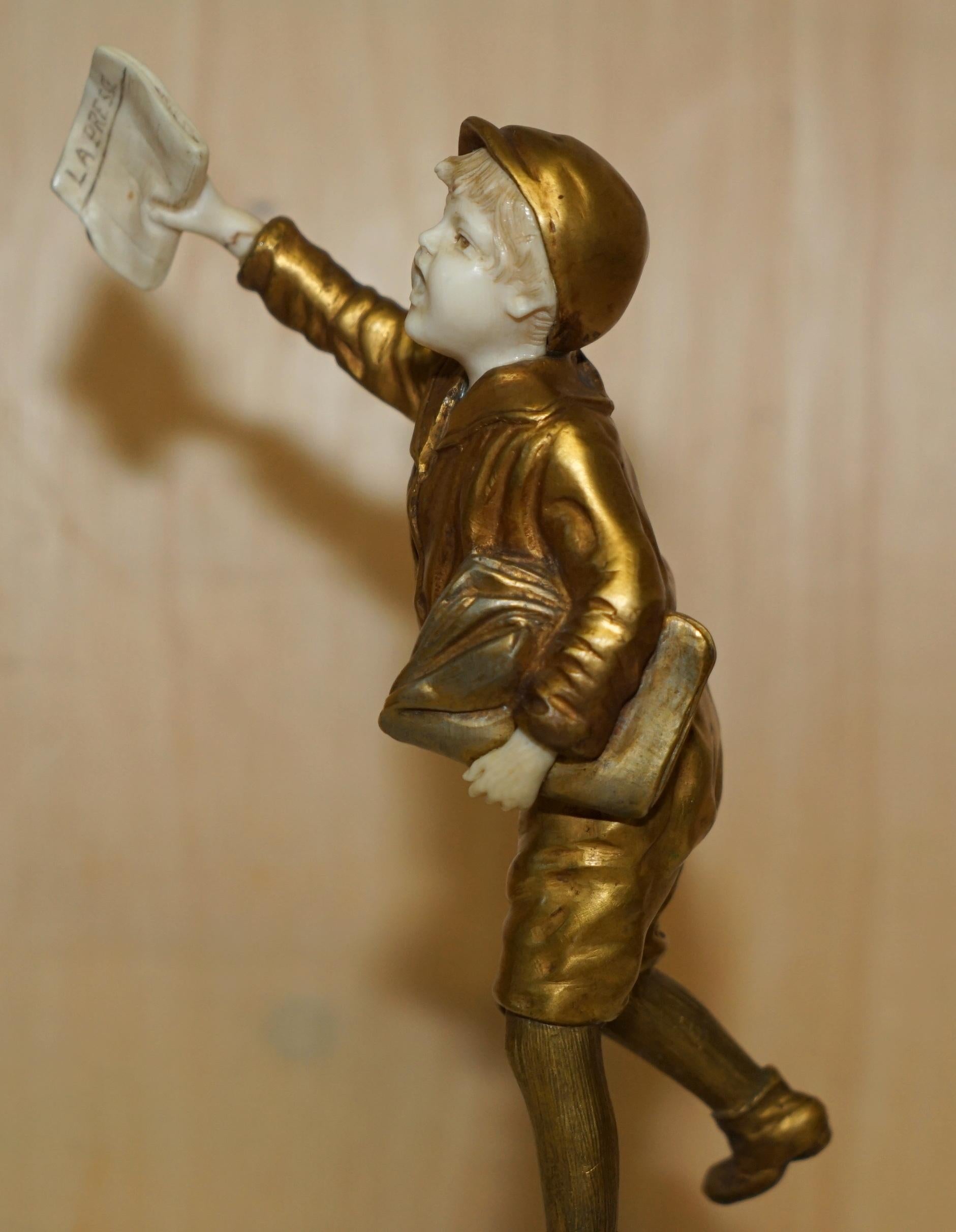 19TH CENTURY GOLD GILT BRONZE DEMETRE H CHIPARUS SiGNED NEWSPAPER BOY STATUE For Sale 1