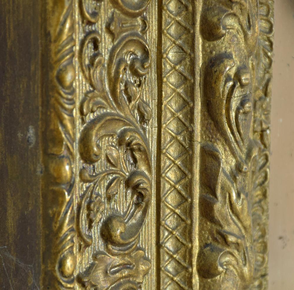 Quadratischer Spiegel mit vergoldetem Gesso-Kreuz aus dem 19. Jahrhundert (Spätes 19. Jahrhundert) im Angebot