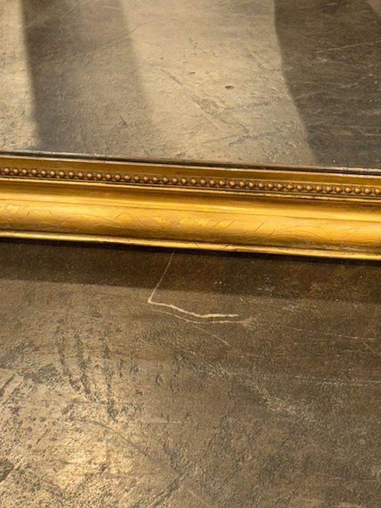 Louis-Philippe Miroir Louis Philippe du 19ème siècle doré avec motif floral en vente