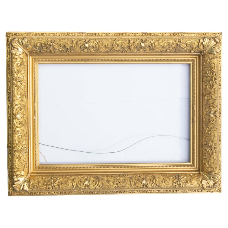 19th Century Gold Gilt Picture Frame For Sale at 1stDibs