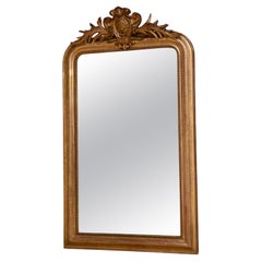 Miroir français du 19e siècle doré à la feuille d'or Louis Philippe avec une crête