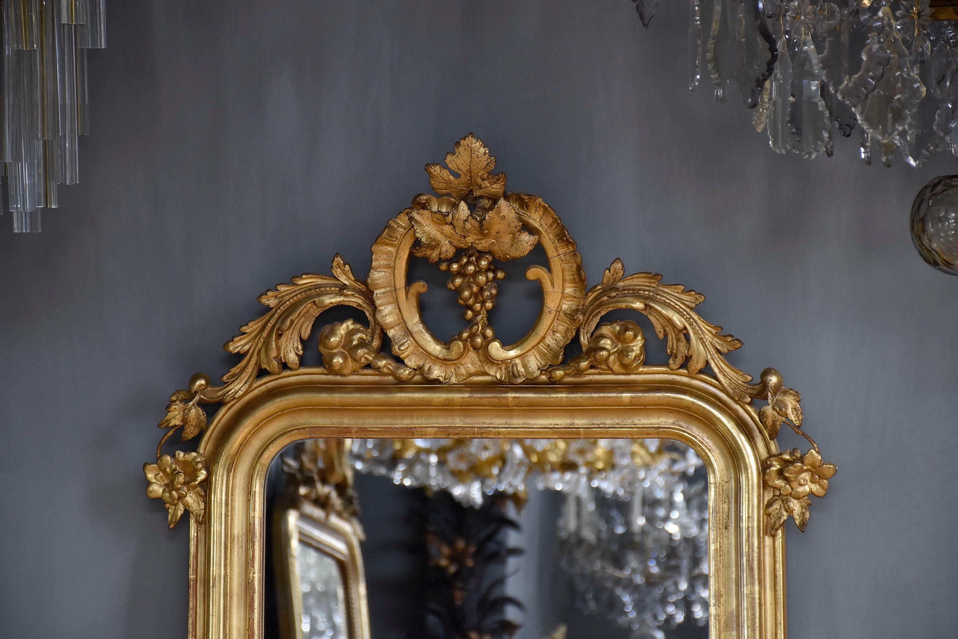Gilt 19th century gold leaf gilt French mirror Louis Philippe with a crest For Sale