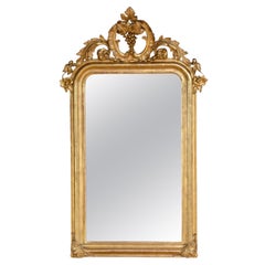 Miroir français du 19e siècle doré à la feuille d'or Louis Philippe avec une crête