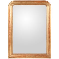 Miroir français Louis Philippe du 19e siècle, doré à la feuille d'or, gravé d'une clé grecque