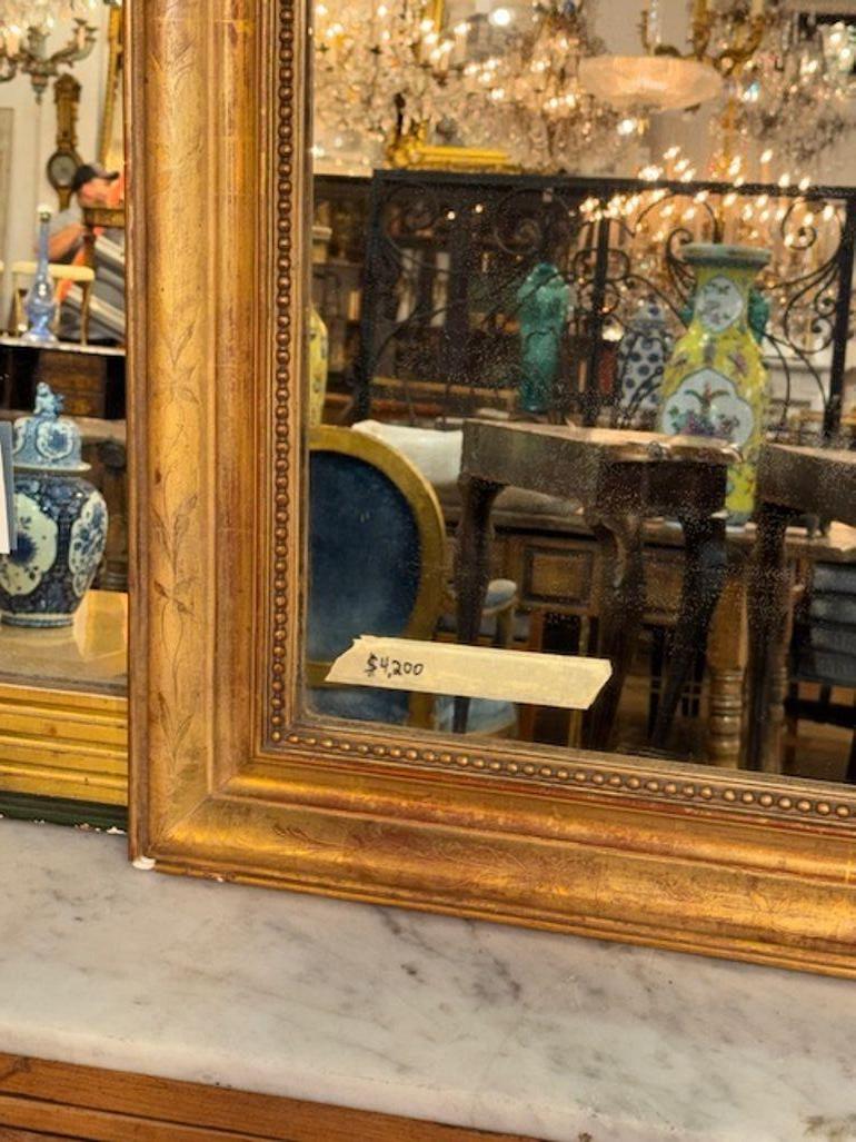 Specchio Louis Philippe d'oro del XIX secolo con stemma In condizioni buone in vendita a Dallas, TX