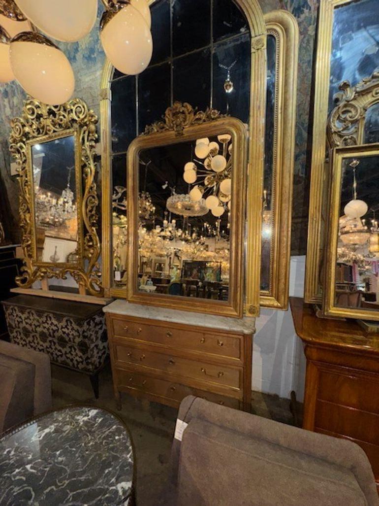 Legno dorato Specchio Louis Philippe d'oro del XIX secolo con stemma in vendita