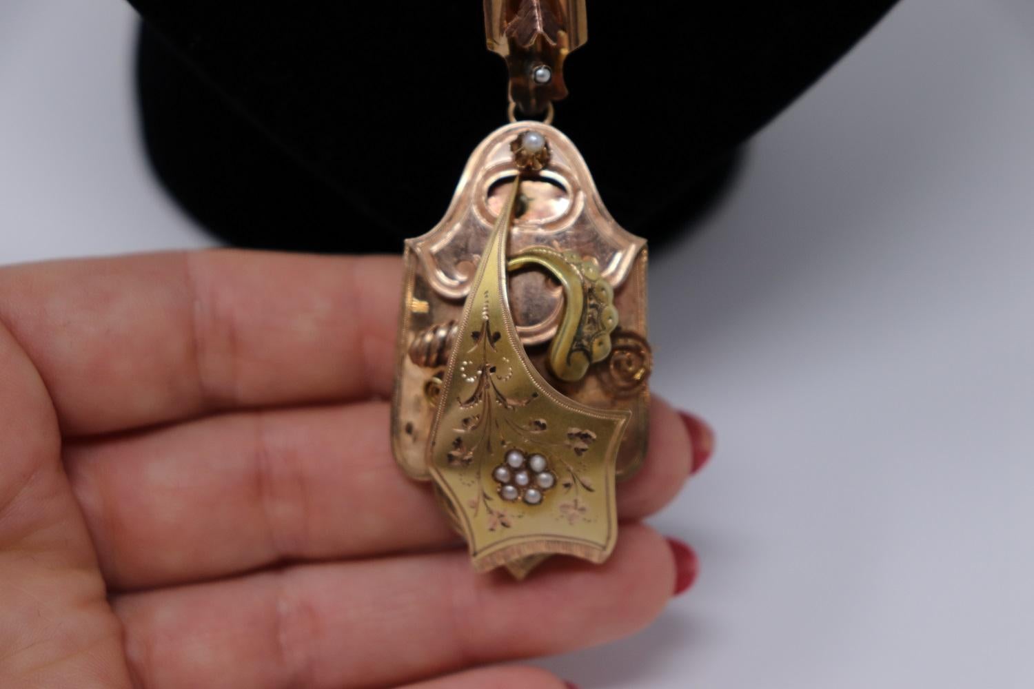 19th Century Gold Necklace with a Large Bourbon Pendant, 1880s 3