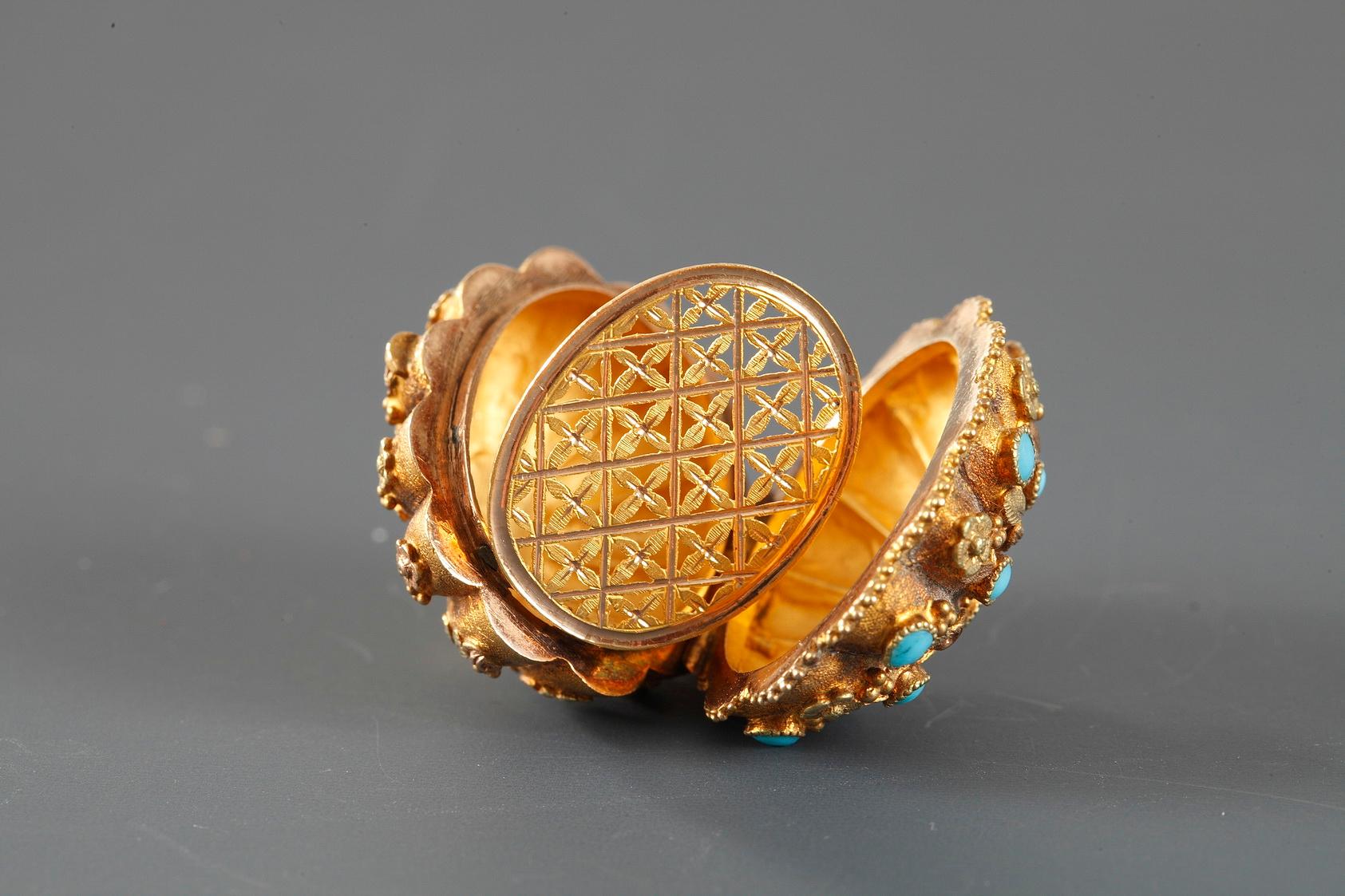 19th Century Gold Vinaigrette with Cabochons 2
