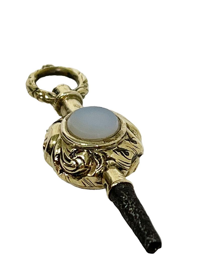 European 19th century gold Watch-Key with double colour agate For Sale