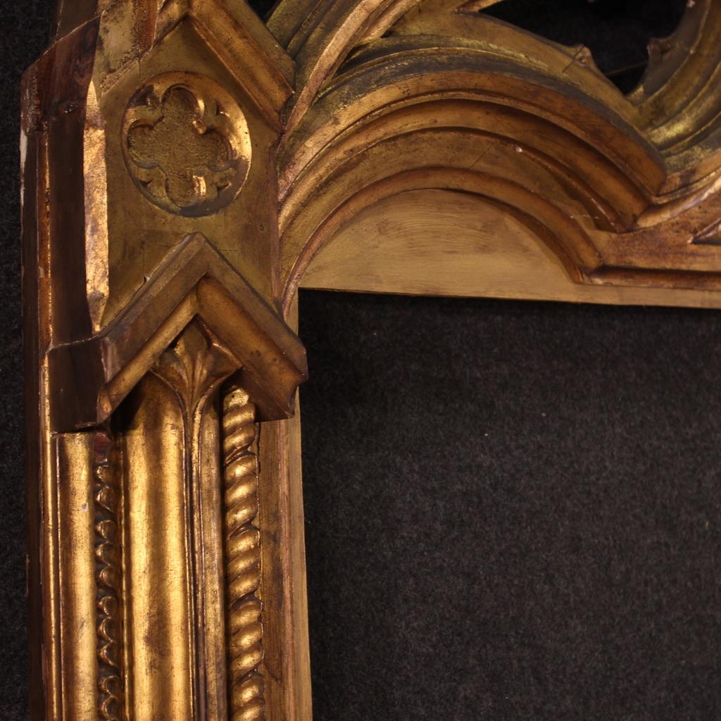 19th Century Gold Wood and Plaster Italian Antique Neo-Gothic Frame, 1870 6