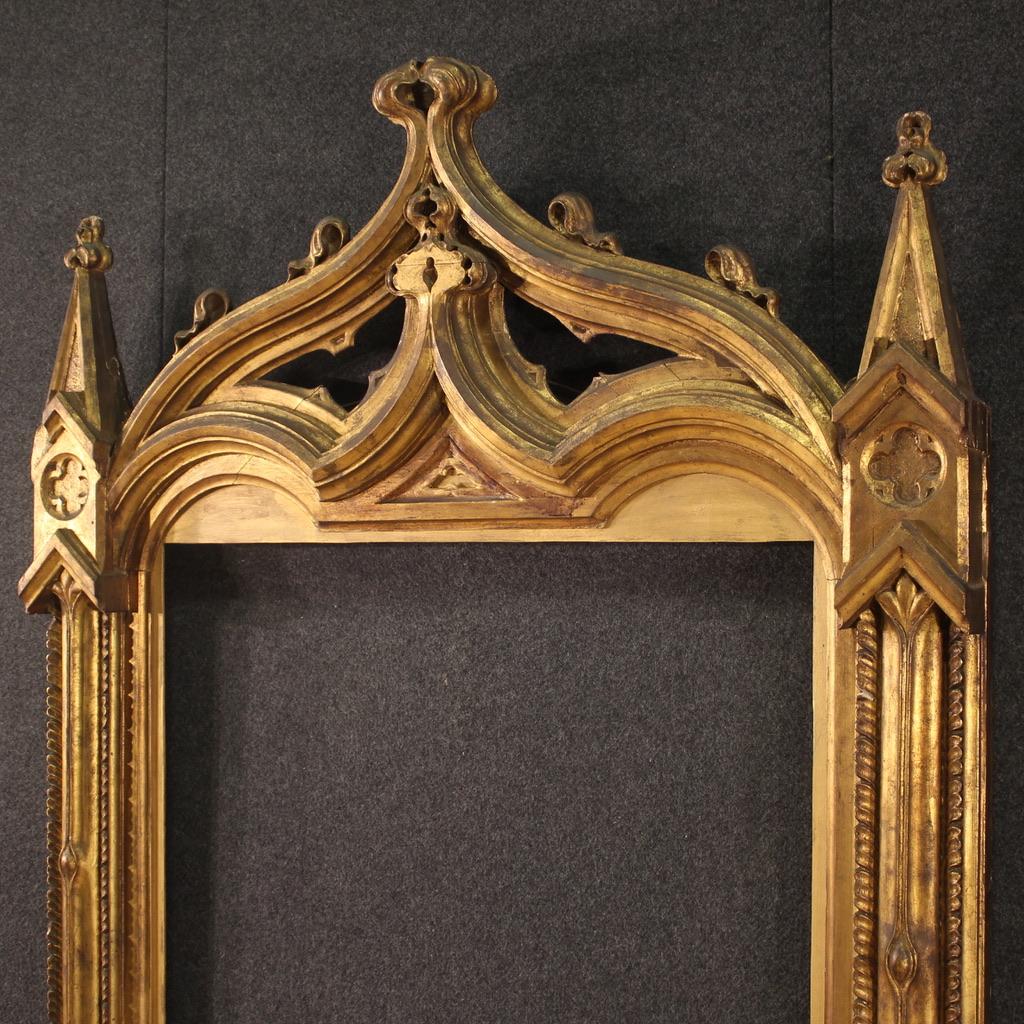 19th Century Gold Wood and Plaster Italian Antique Neo-Gothic Frame, 1870 3