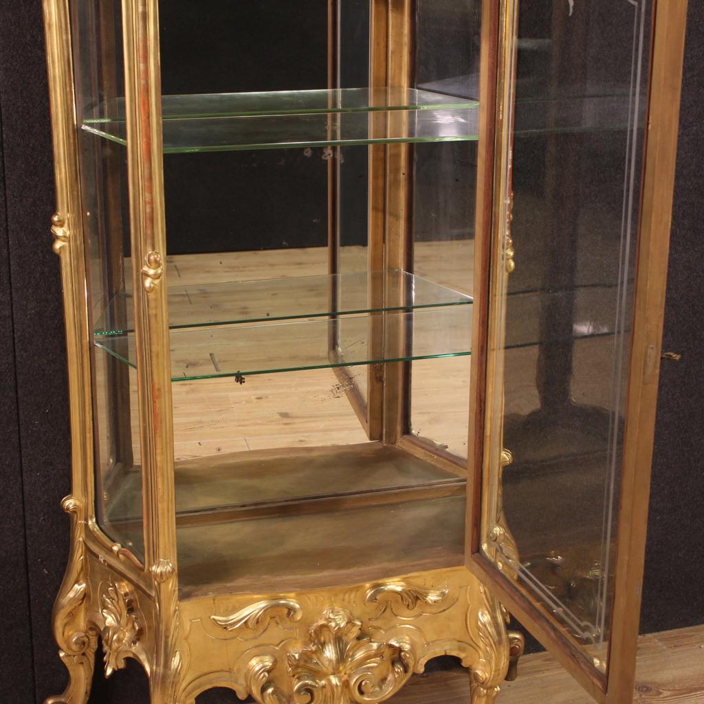 19th Century Gold Wood Italian Antique Rocaille Style Display Cabinet, 1870s In Good Condition For Sale In Vicoforte, Piedmont