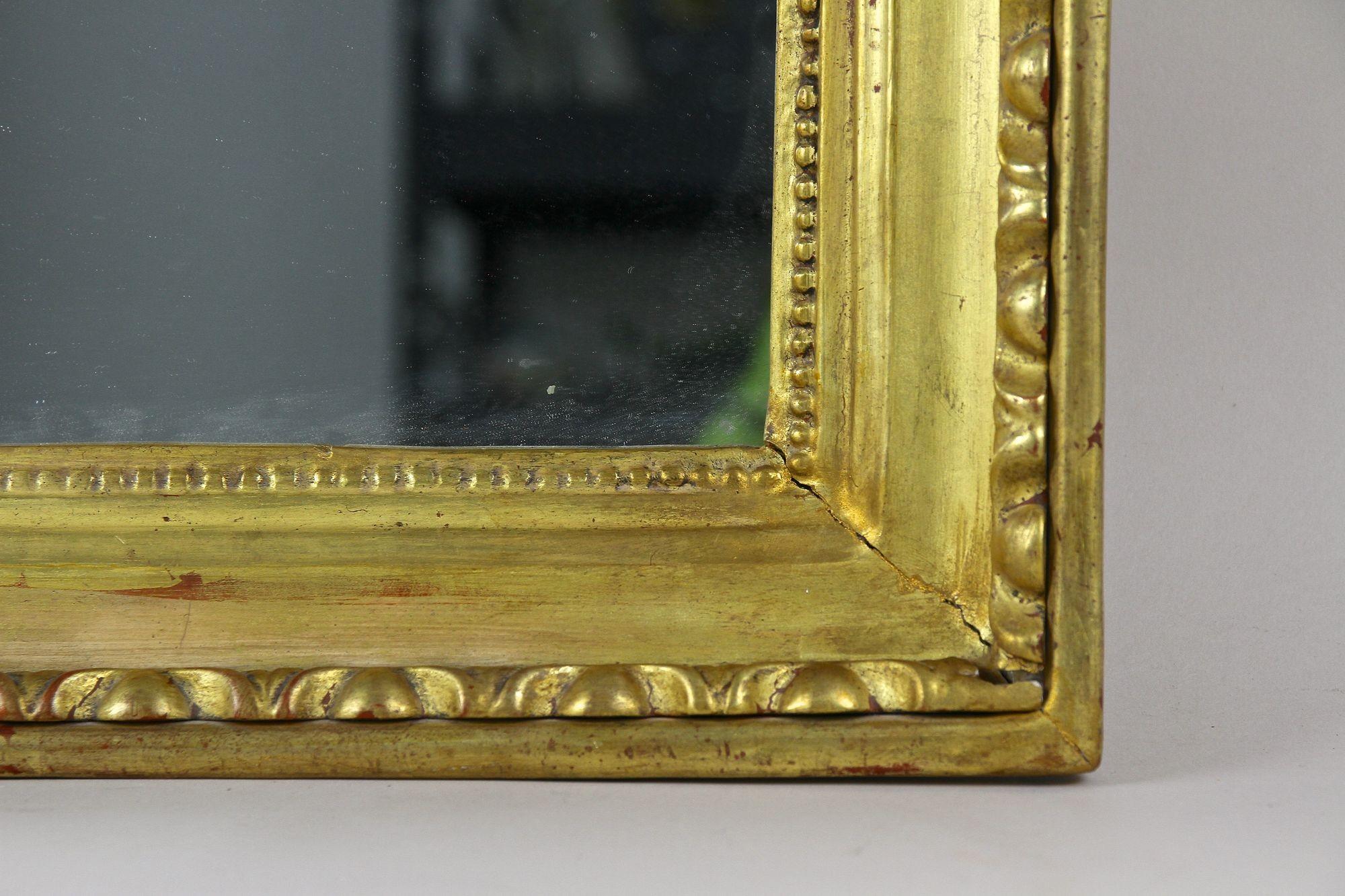 XIXe siècle Miroir Biedermeier doré du 19ème siècle avec barres à œil de taureau, Autriche, vers 1830 en vente