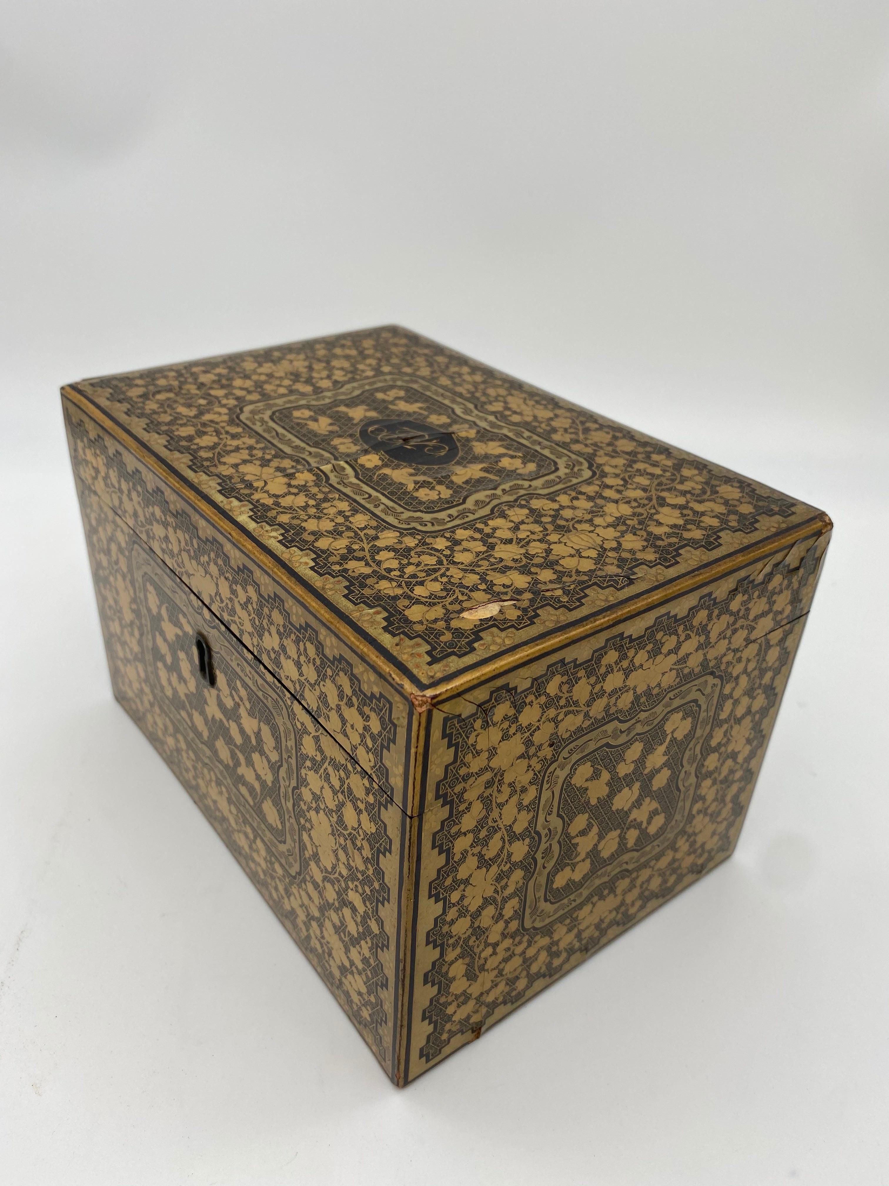 Qing 19th Century Golden Black Lacquer Chinese Tea Caddy For Sale