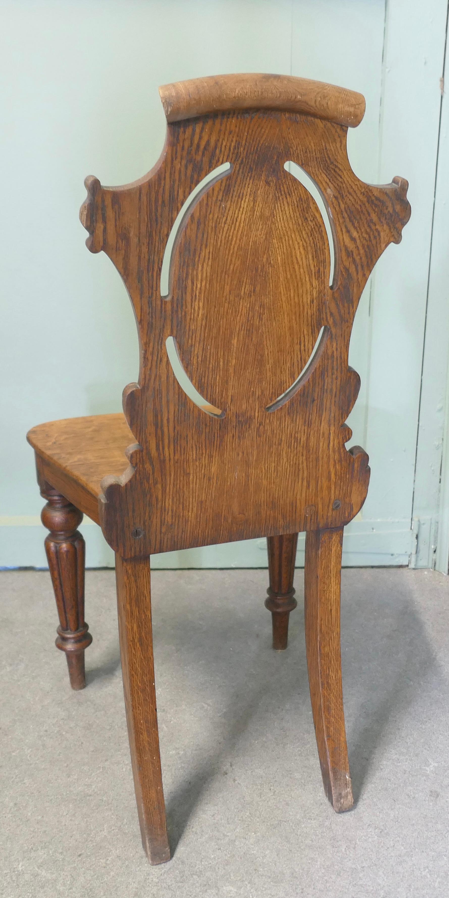 Chaise de Hall en Oak Oak du 19ème siècle Cette chaise de Hall est magnifique. Bon état - En vente à Godshill, Isle of Wight