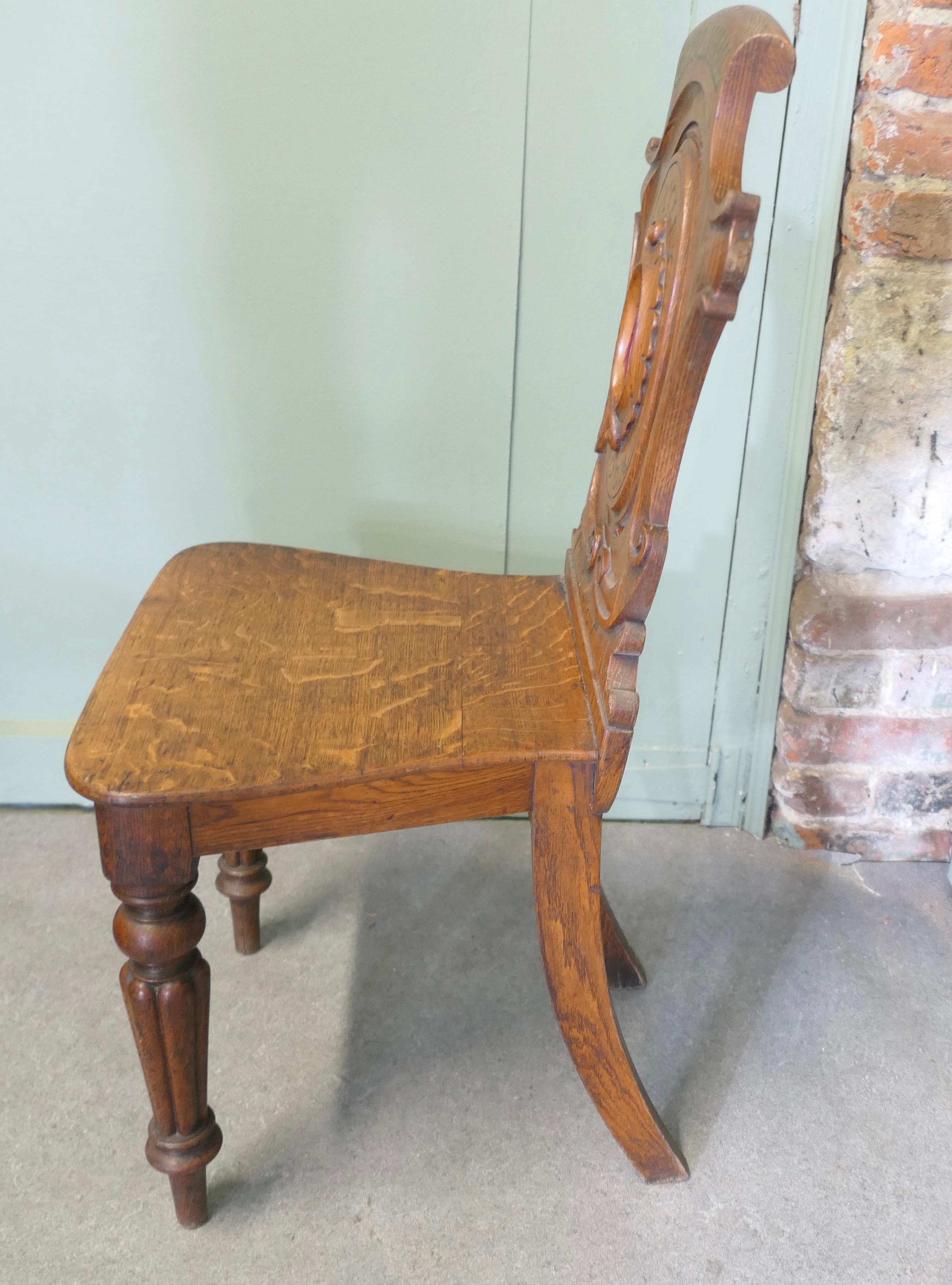 XIXe siècle Chaise de Hall en Oak Oak du 19ème siècle Cette chaise de Hall est magnifique. en vente