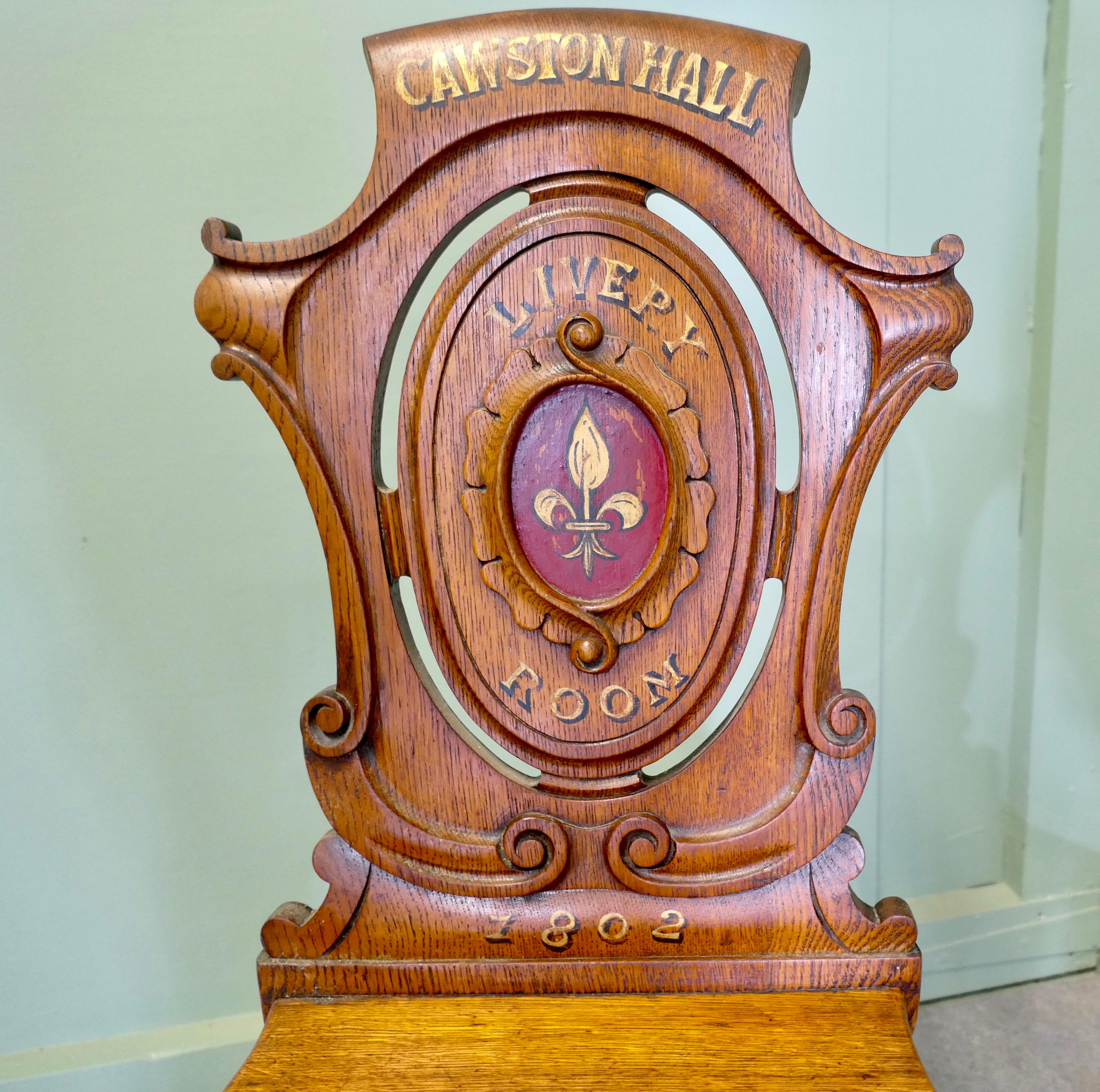 Chêne Chaise de Hall en Oak Oak du 19ème siècle Cette chaise de Hall est magnifique. en vente