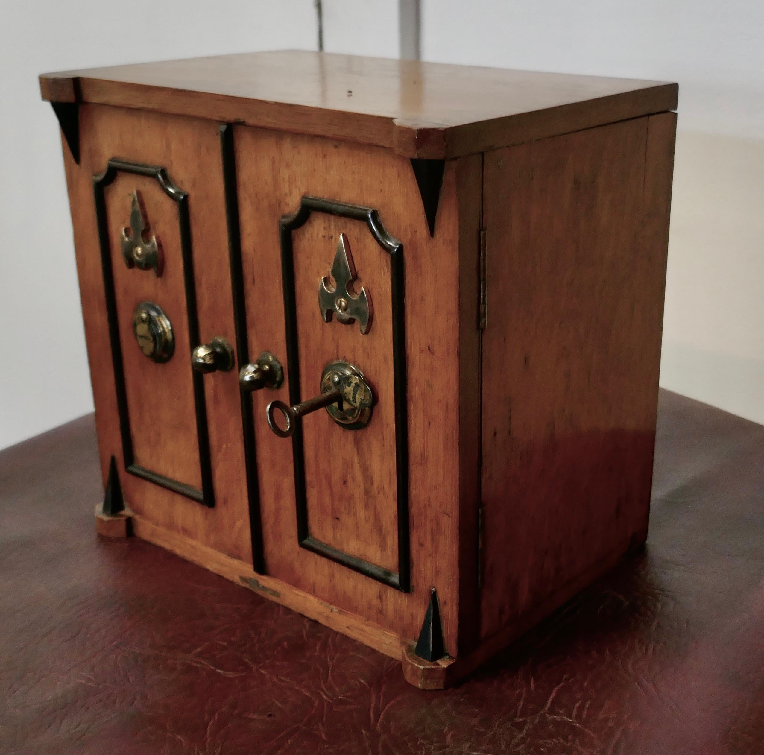 Late 19th Century 19th Century Golden Oak Humidor   For Sale