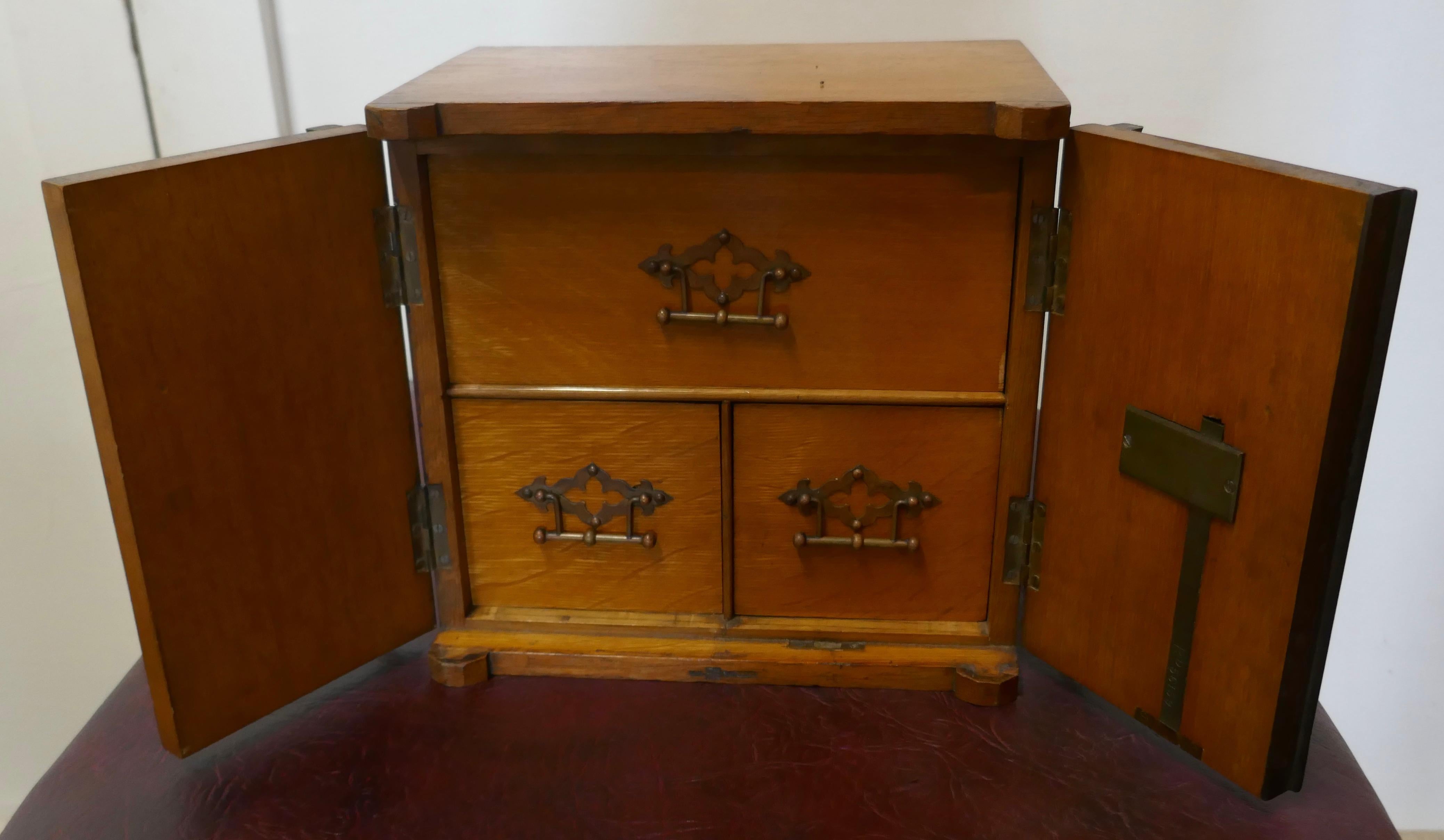 19th Century Golden Oak Humidor   For Sale 1