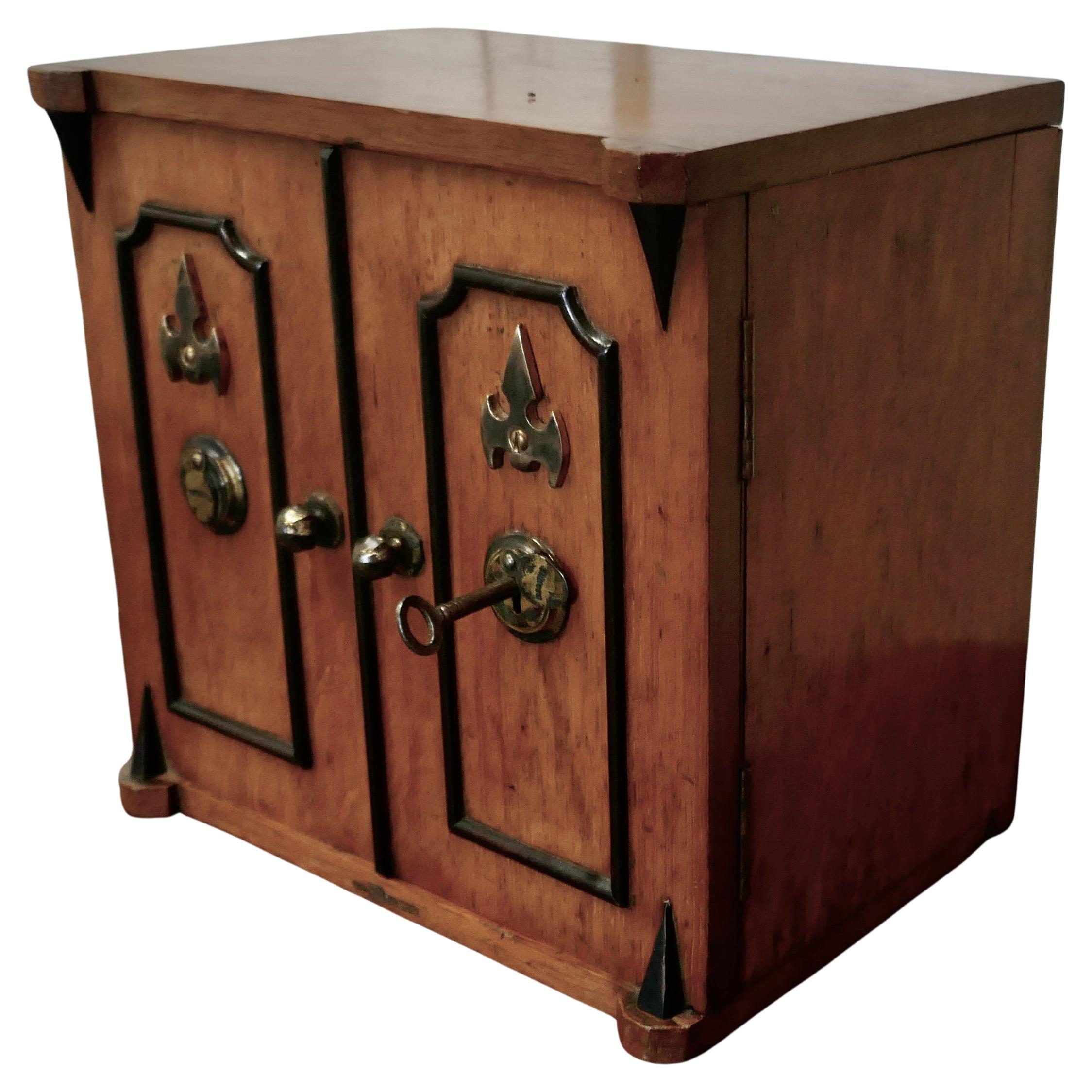 19th Century Golden Oak Humidor   For Sale