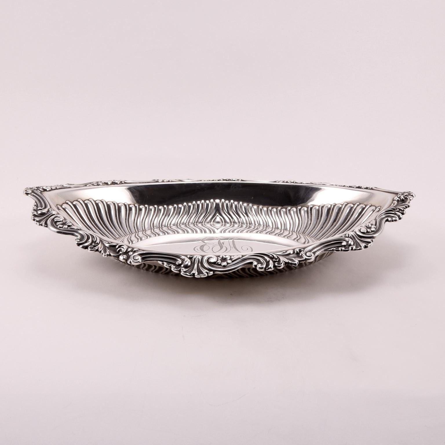 19th Century Gorham Handcrafted Sterling Silver Oval Bowl In Good Condition For Sale In Florence, IT