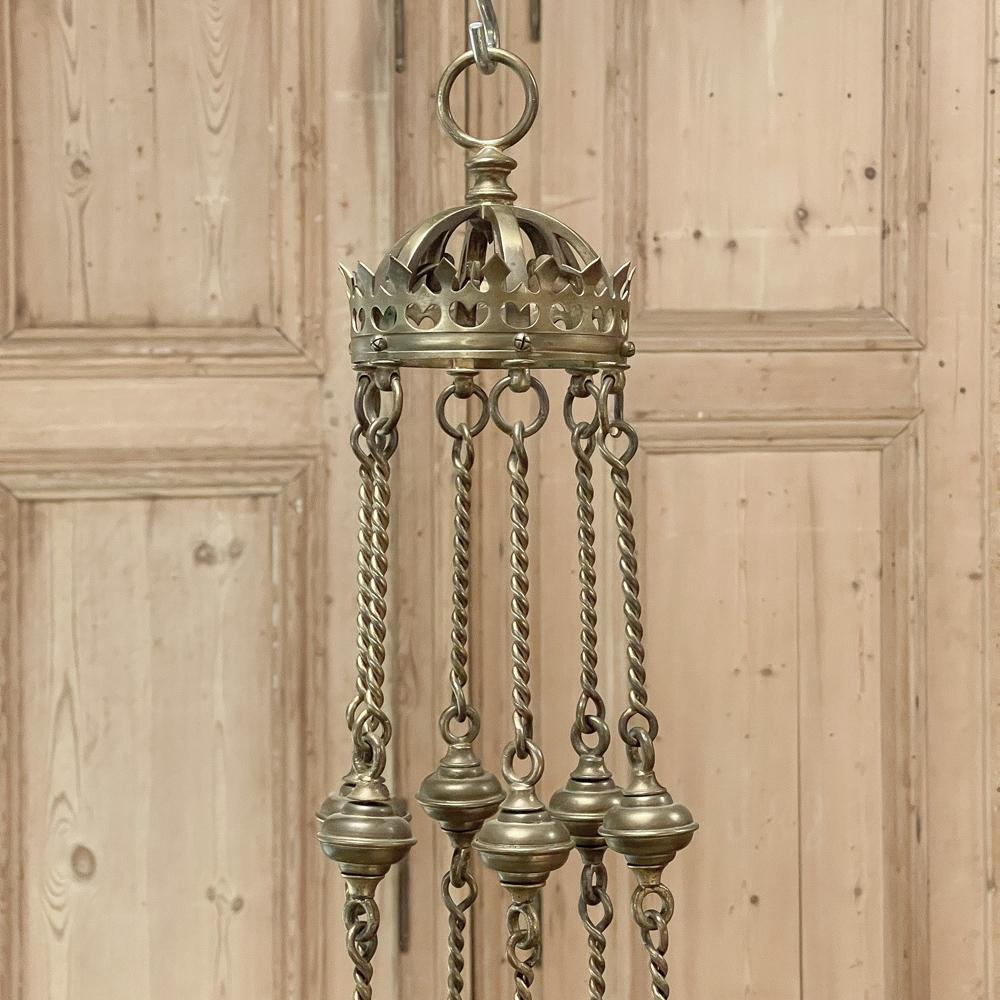 Brûleur d'encens gothique en bronze du 19ème siècle ~ Lustre en vente 5