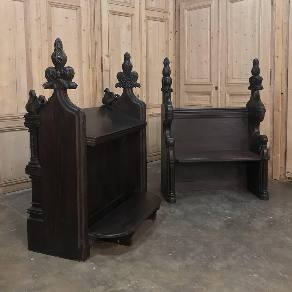 19th century French Gothic rare choir pew with kneeler is a special find, indeed! Exceptional hand-carved detailing abounds across the entire façade, with elaborate spires on top of both the seat and the kneeler, accented with carved columns,
