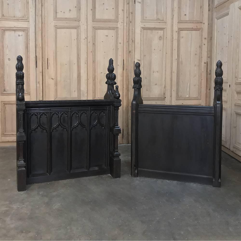 19th Century French Gothic Choir Pew with Kneeler In Good Condition In Dallas, TX