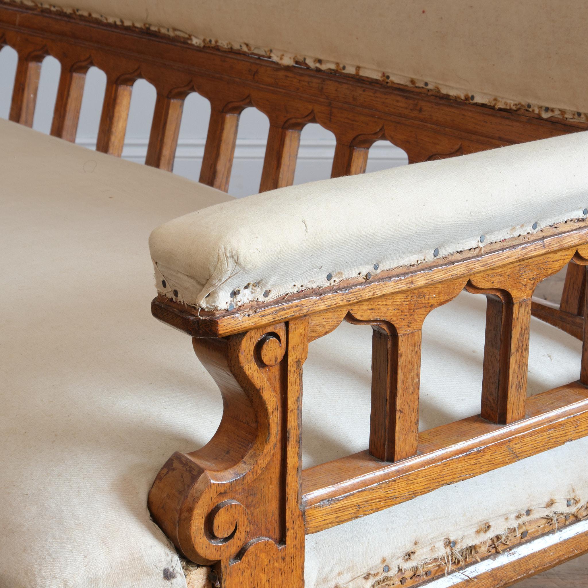19th Century Gothic Oak sofa For Sale 5