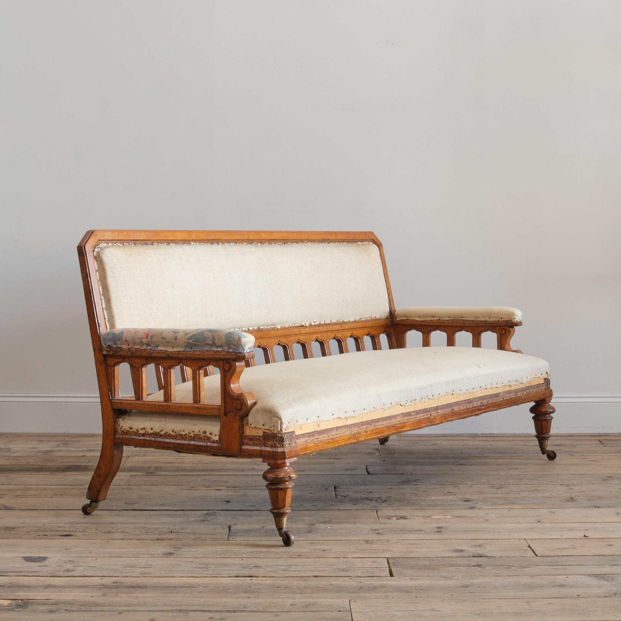 English 19th Century Gothic Oak sofa For Sale