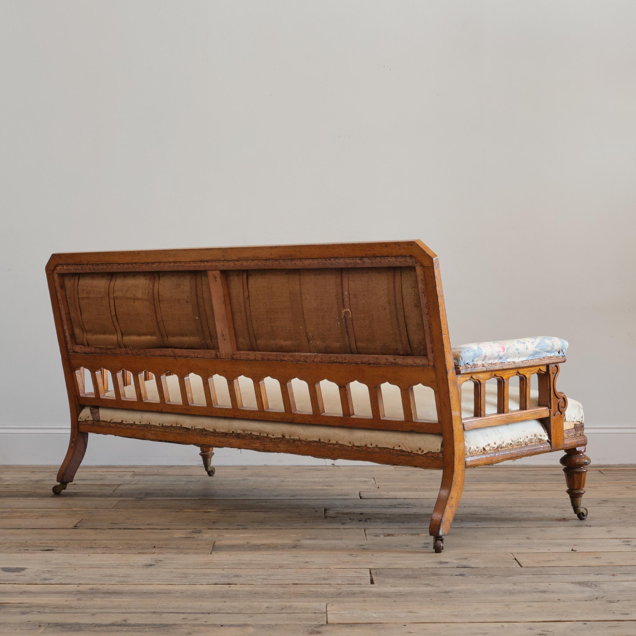 19th Century Gothic Oak sofa For Sale 1