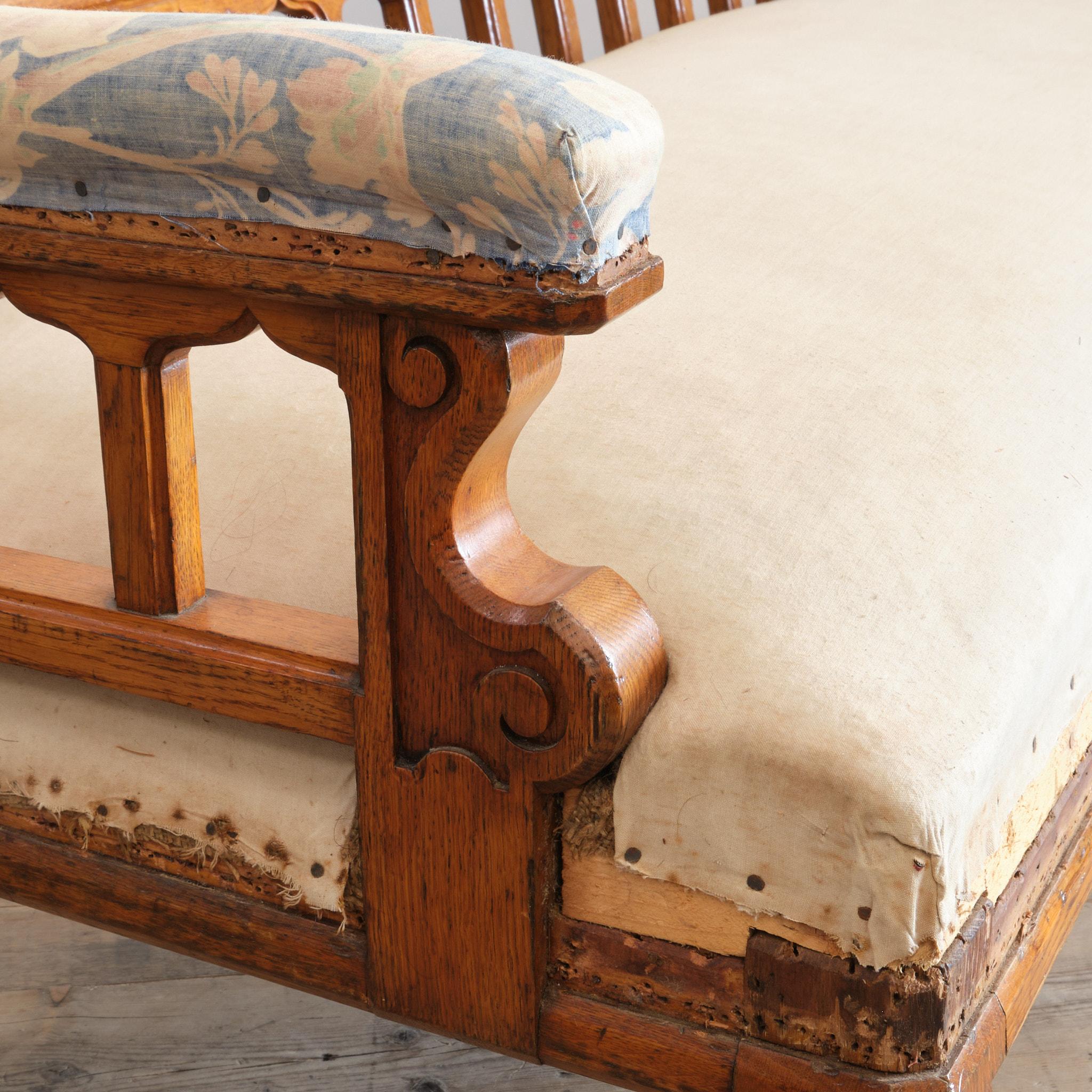 19th Century Gothic Oak sofa For Sale 2