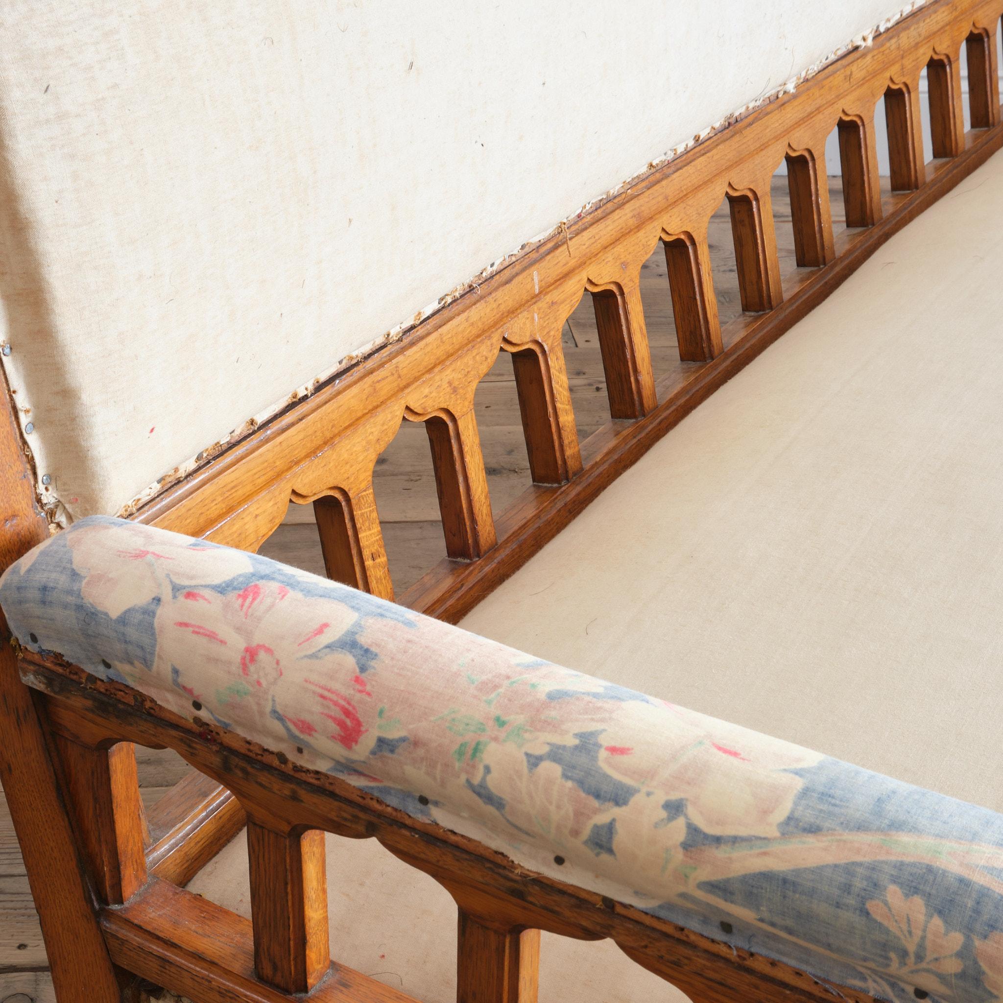 19th Century Gothic Oak sofa For Sale 3
