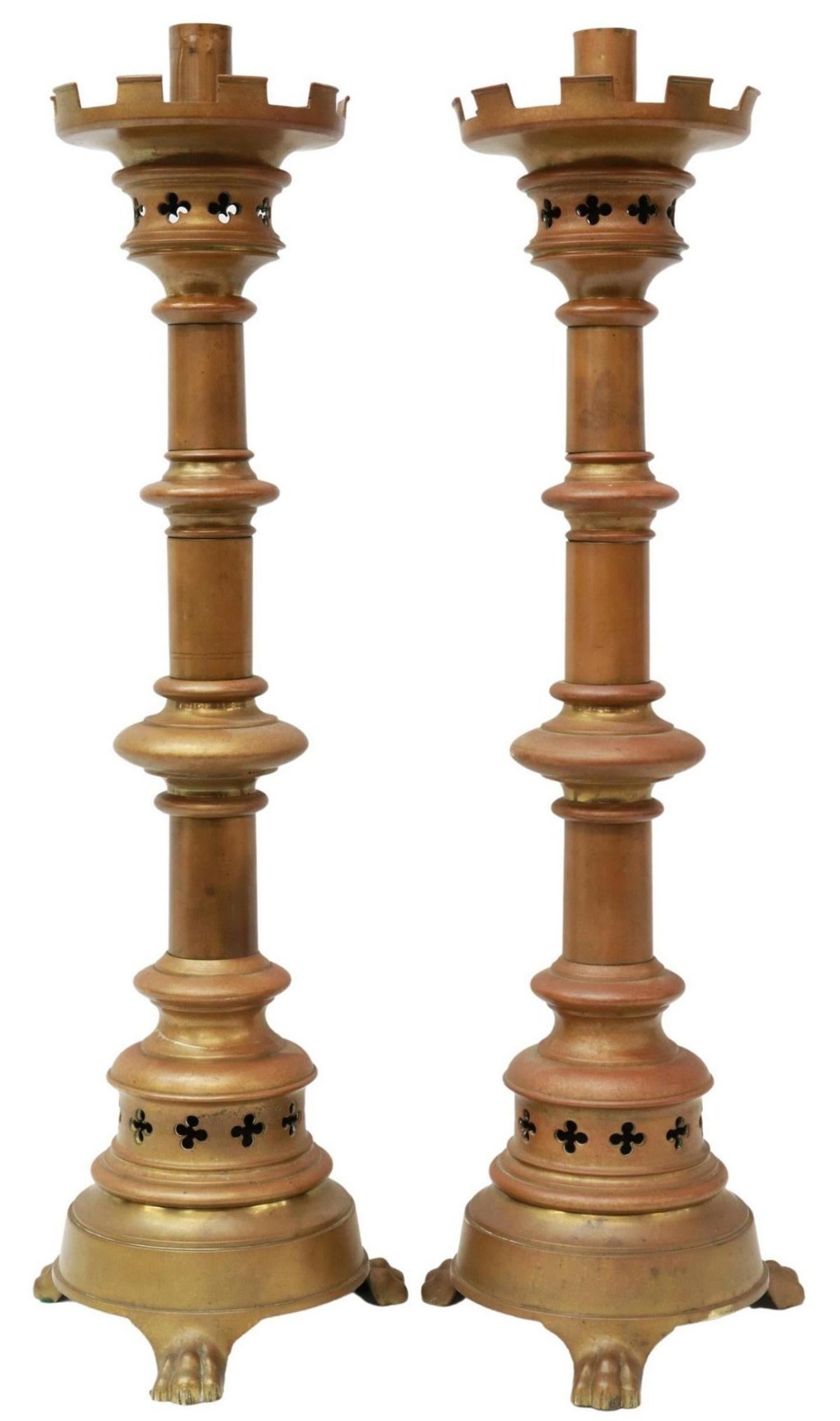 19. Jahrhundert Gothic Revival Bronze Altar Kerzenleuchter Paar  im Angebot 8