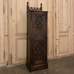 19th Century Gothic Revival Homme Debout, Cabinet