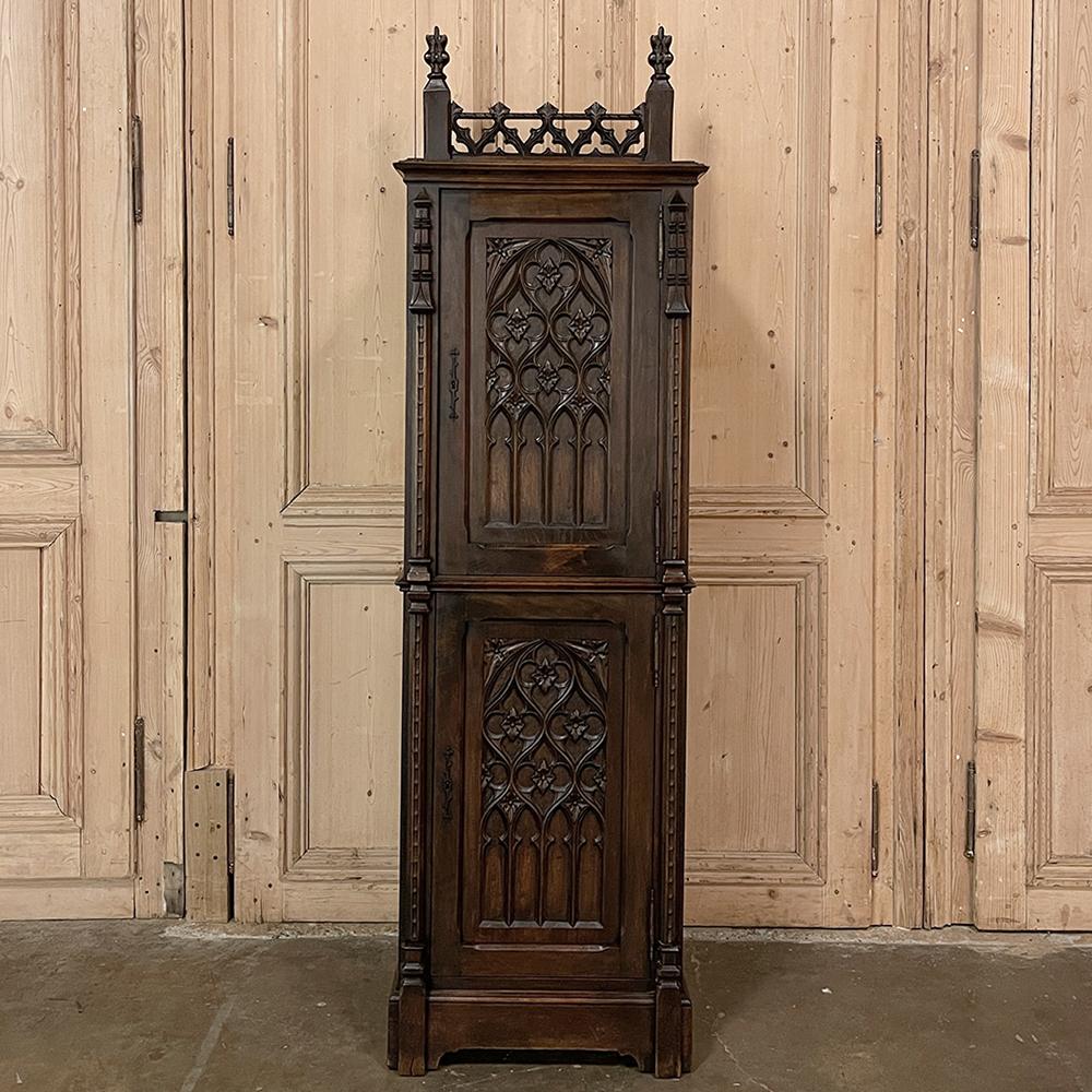 19th Century Gothic Revival Homme Debout, Cabinet In Good Condition In Dallas, TX