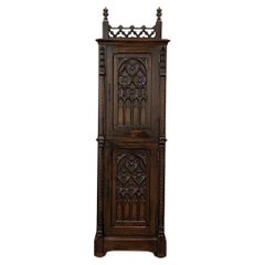 19th Century Gothic Revival Homme Debout, Cabinet