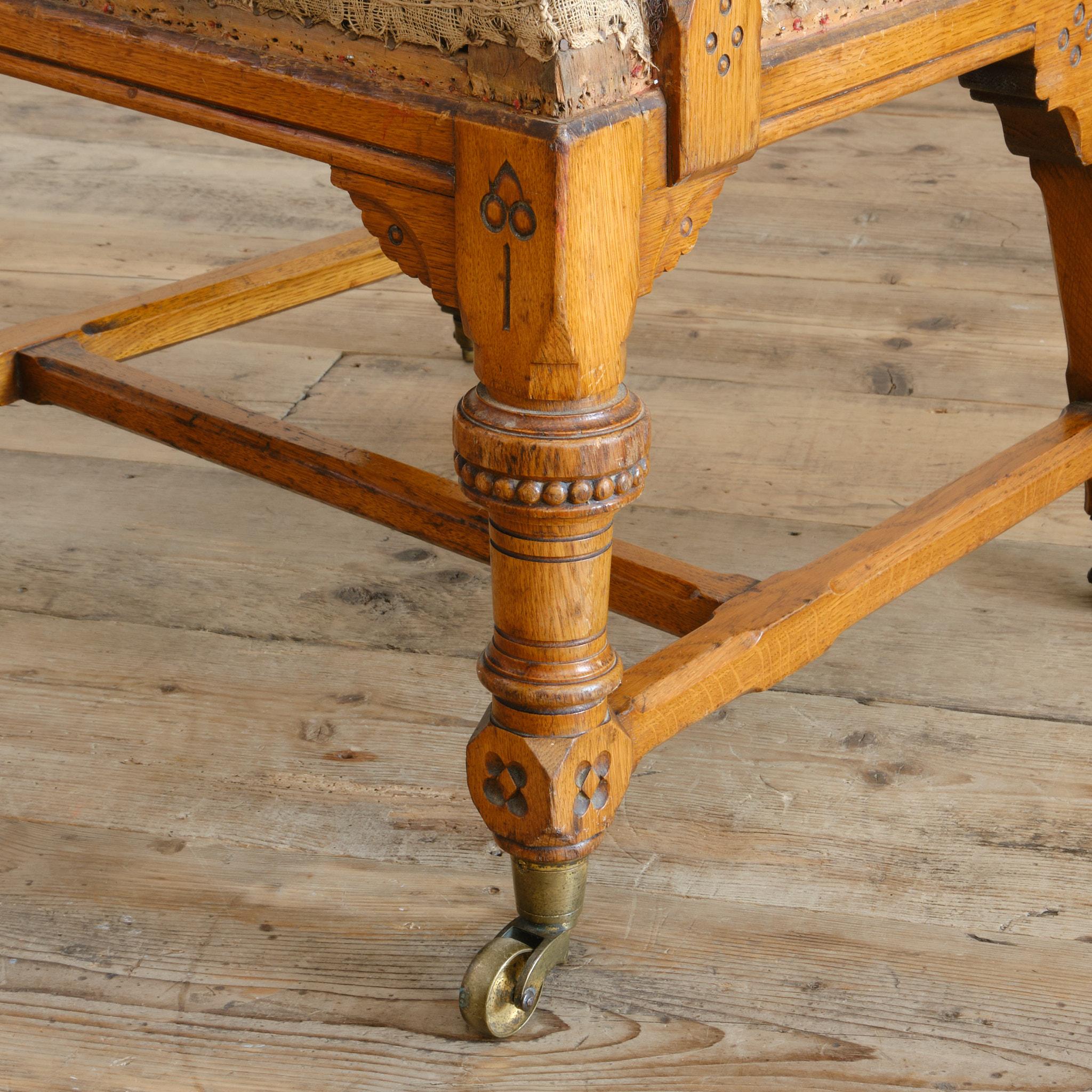 Sillón de roble de estilo gótico del siglo XIX Attr Alfred Waterhouse en venta 6