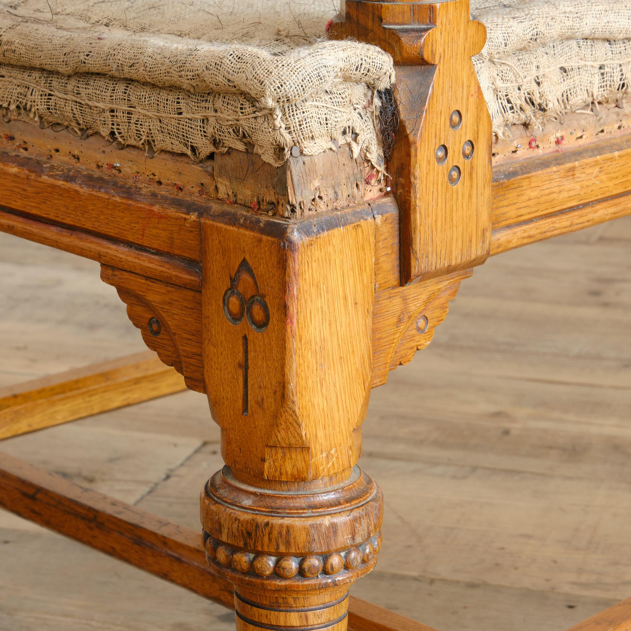 Sillón de roble de estilo gótico del siglo XIX Attr Alfred Waterhouse en venta 7