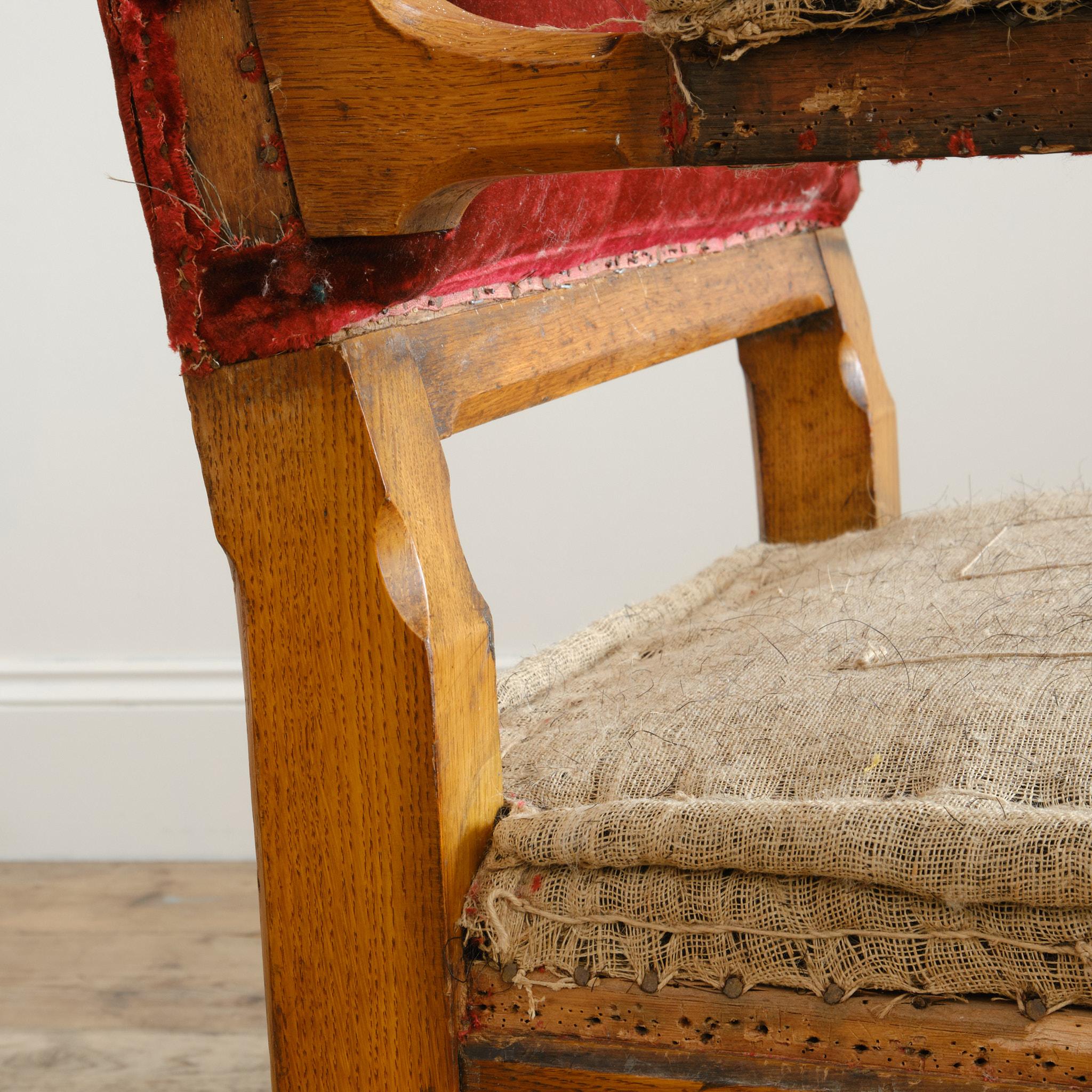 Sillón de roble de estilo gótico del siglo XIX Attr Alfred Waterhouse en venta 10